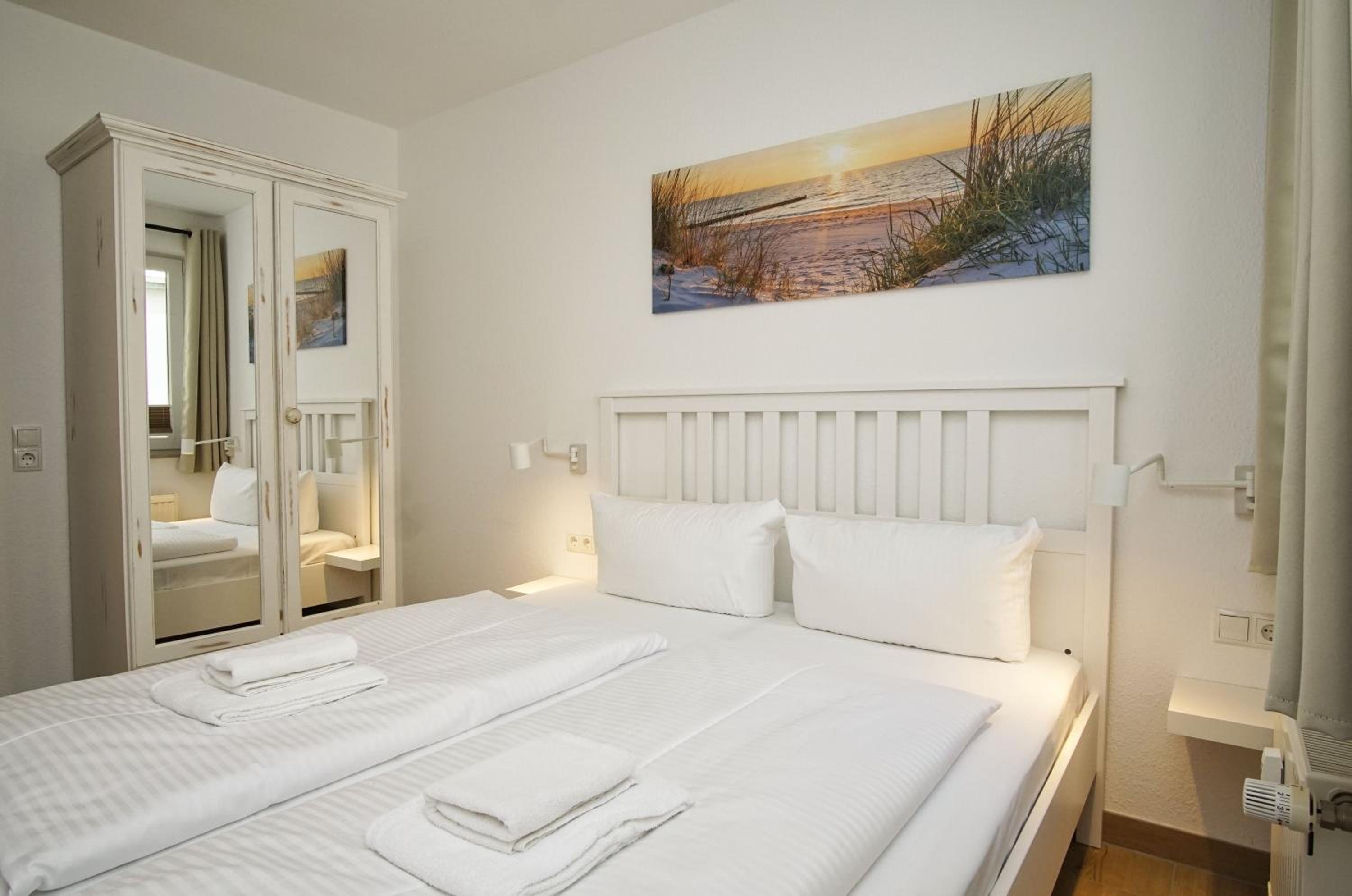 Terrasse, gratis Nutzung vom AHOI Erlebnisbad und Sauna inSellin - Villa Karola FeWo 06