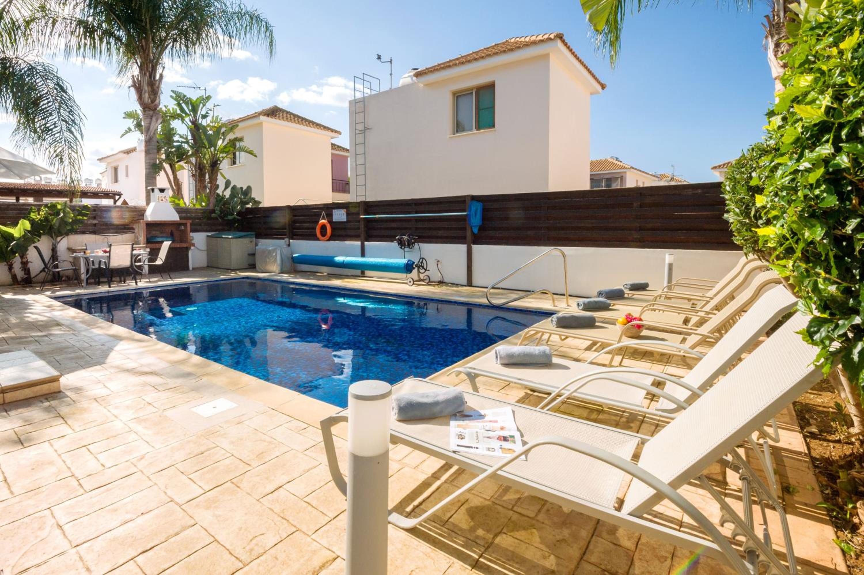 Villa Maya - 4bed with Private Heated Pool