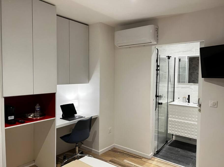 hotel room