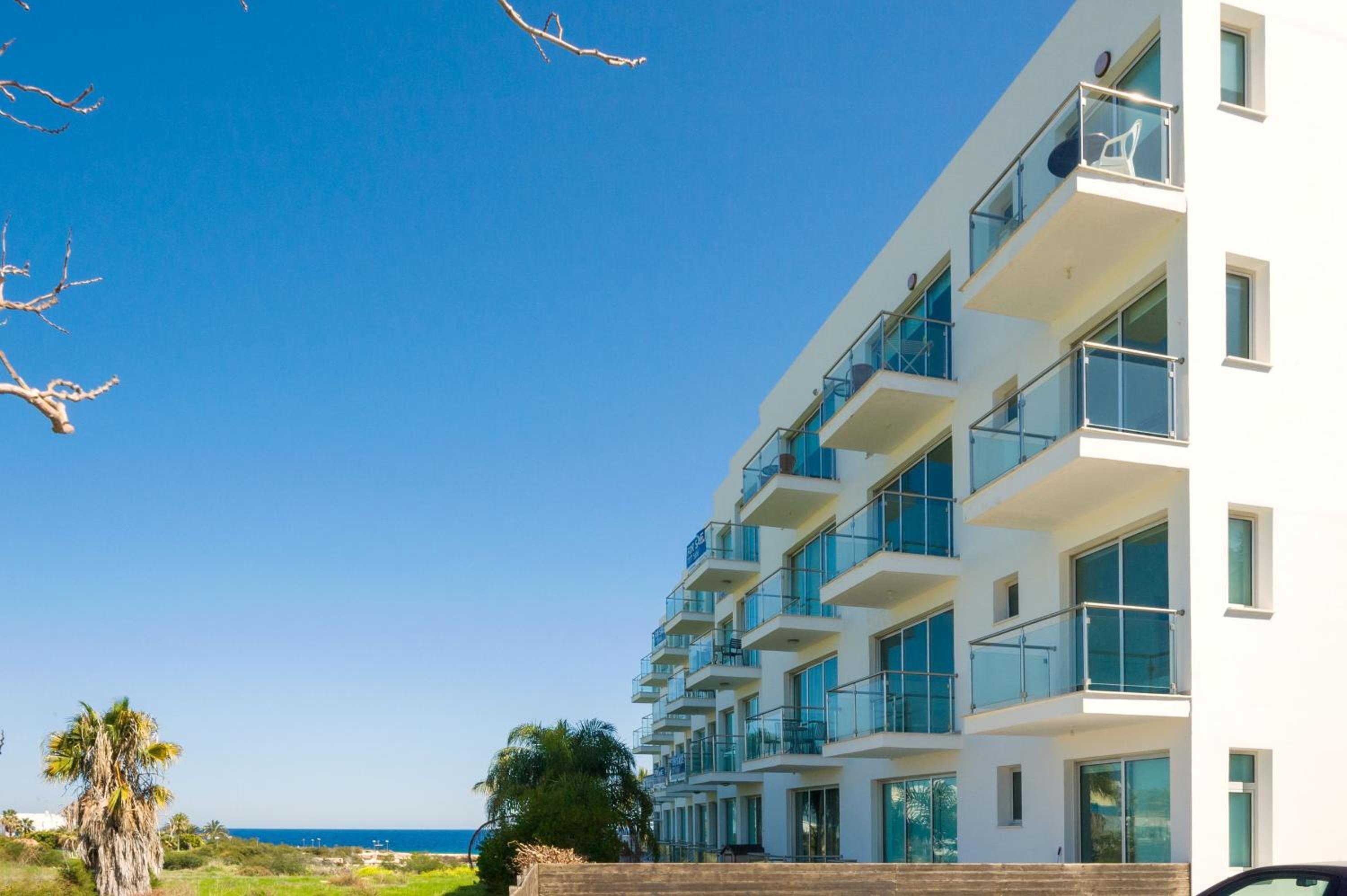 ALICIA - Coralli Beachfront Apartment