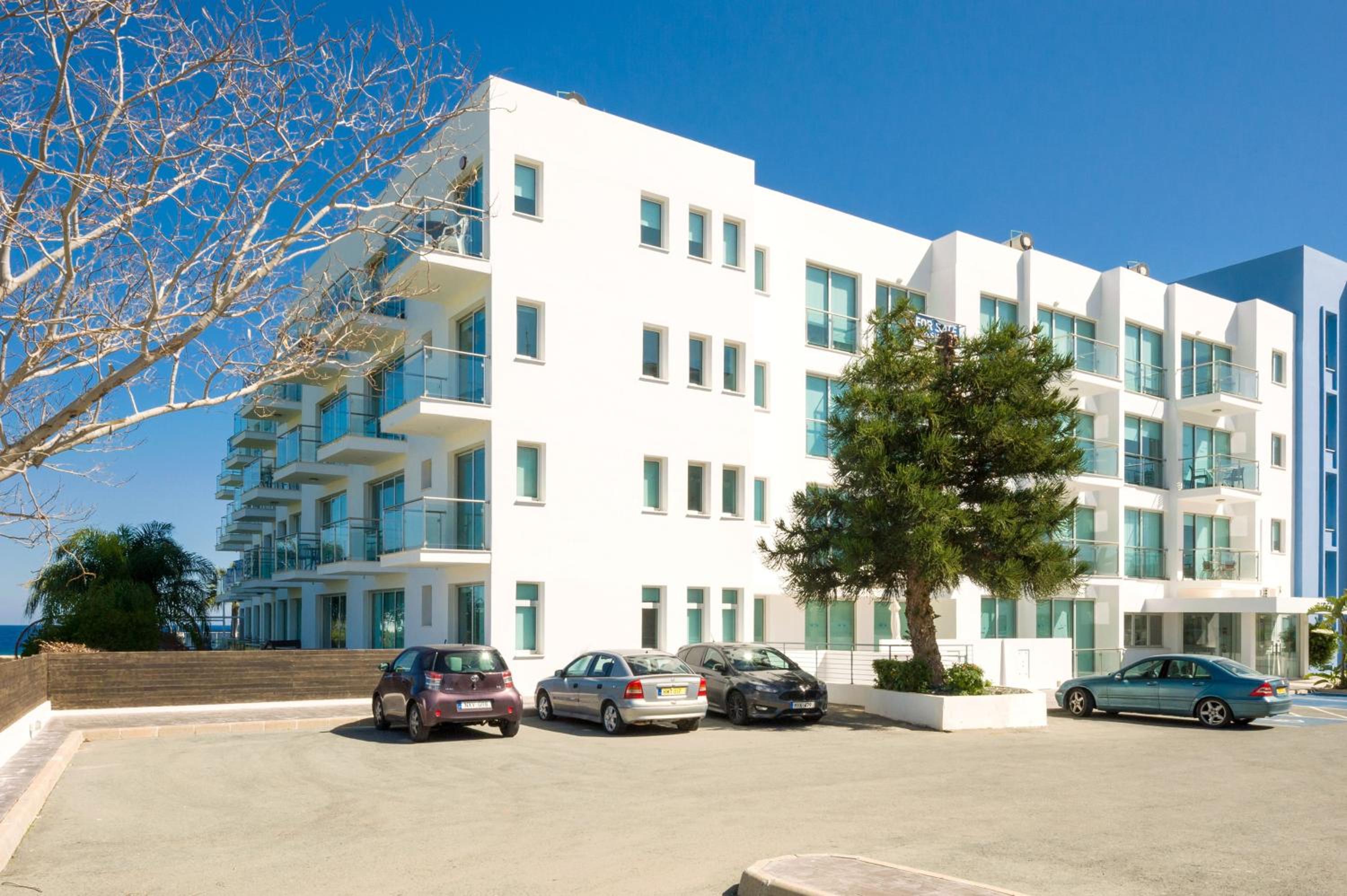 ALICIA - Coralli Beachfront Apartment