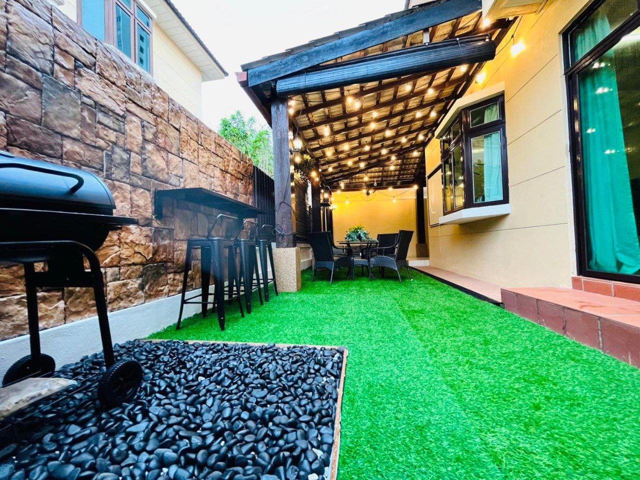 Relaxed Family Home by StayCo - Quiet Neighbourhood photo 2