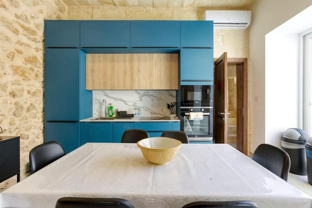 A 2BR farmhouse with private pool in Zebbug & BBQ by 360 Estates photo 3