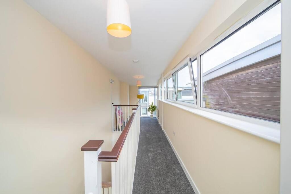 FLASH SALE Brighton train station 4 Bedroom Flat BN119KIN view 2