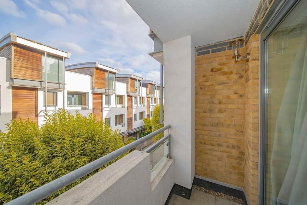 FLASH SALE Brighton train station 4 Bedroom Flat BN119KIN view 3