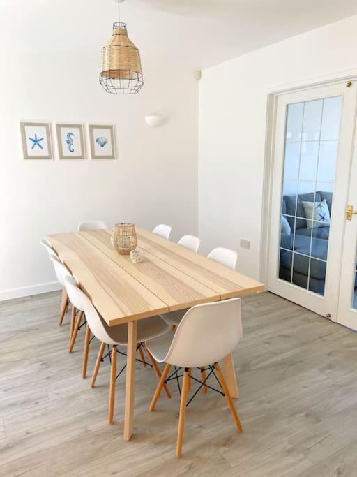 2 Headland Place Aberporth (Beautiful sea views, 1 min walk to beach) view 3