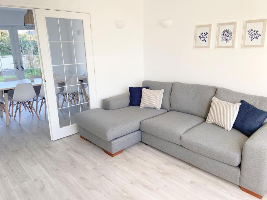 2 Headland Place Aberporth (Beautiful sea views, 1 min walk to beach) view 4
