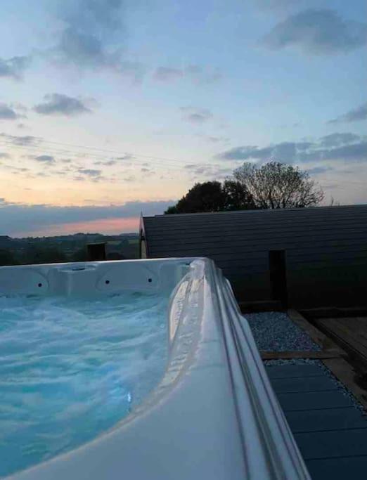 Secluded Luxury Pod with Hot Tub