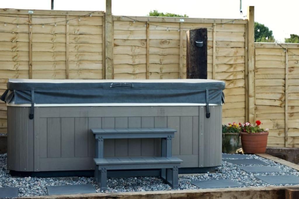 Secluded Luxury Pod with Hot Tub