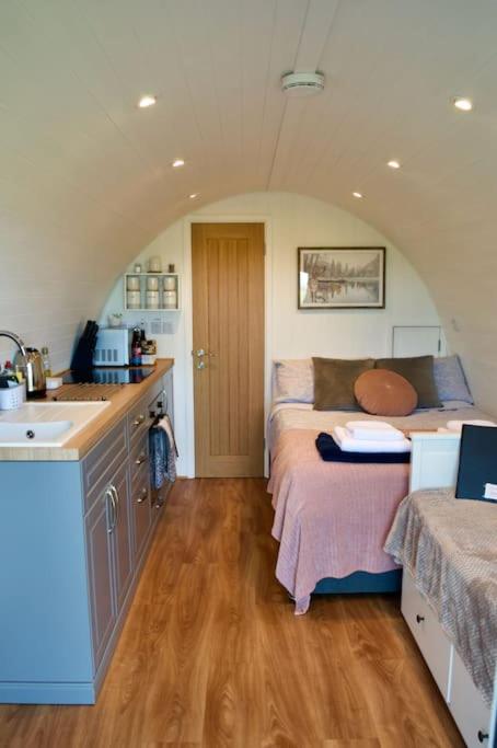 Secluded Luxury Pod with Hot Tub