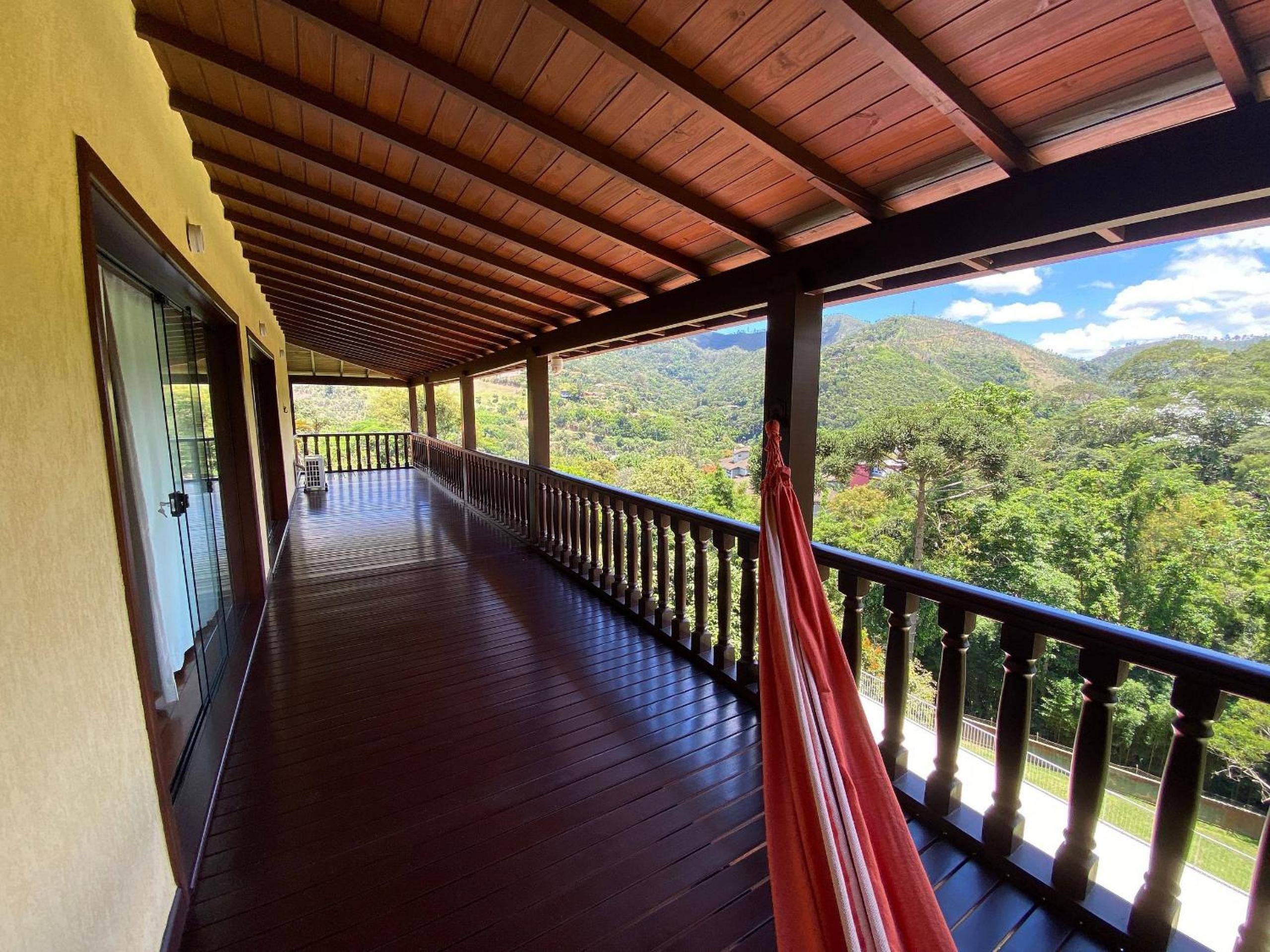 Casa Feliz: serviço, hidro aquecida, piscina