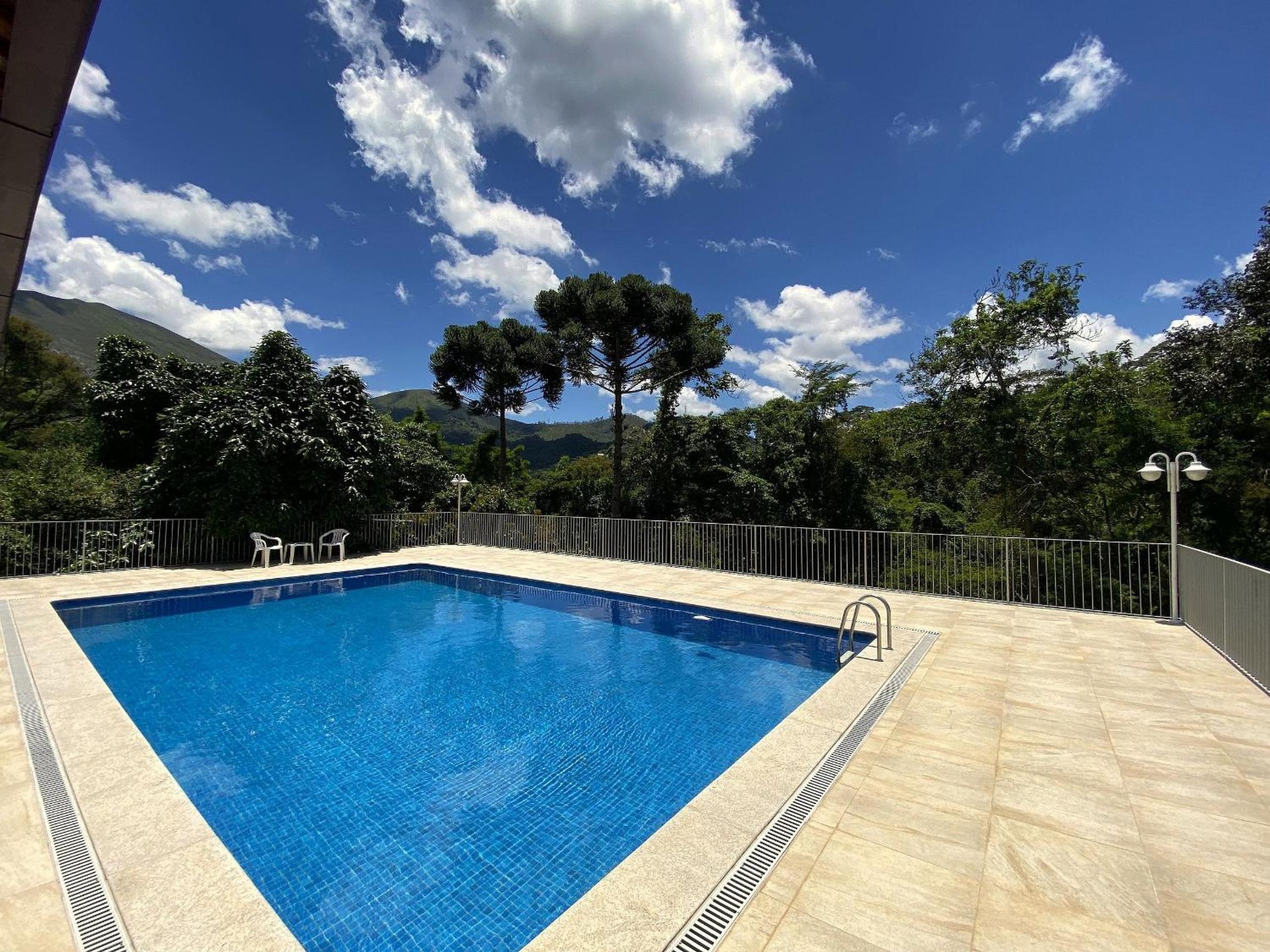 Casa Feliz: serviço, hidro aquecida, piscina