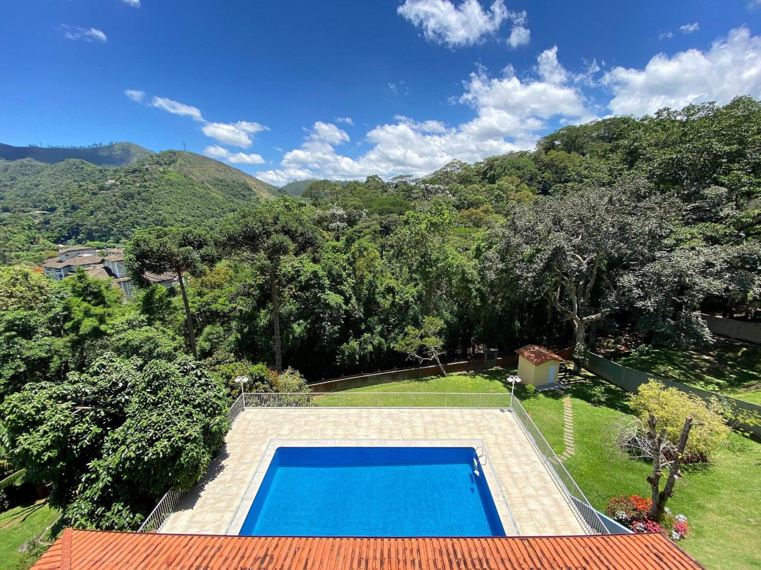 Casa Feliz: serviço, hidro aquecida, piscina