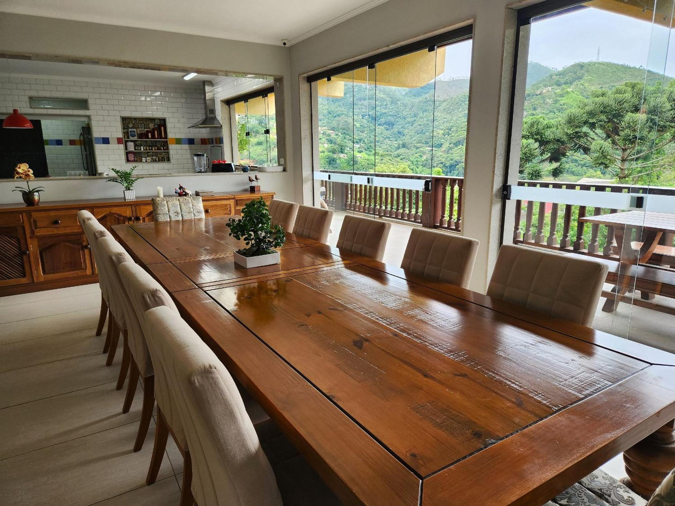 Casa Feliz: serviço, hidro aquecida, piscina