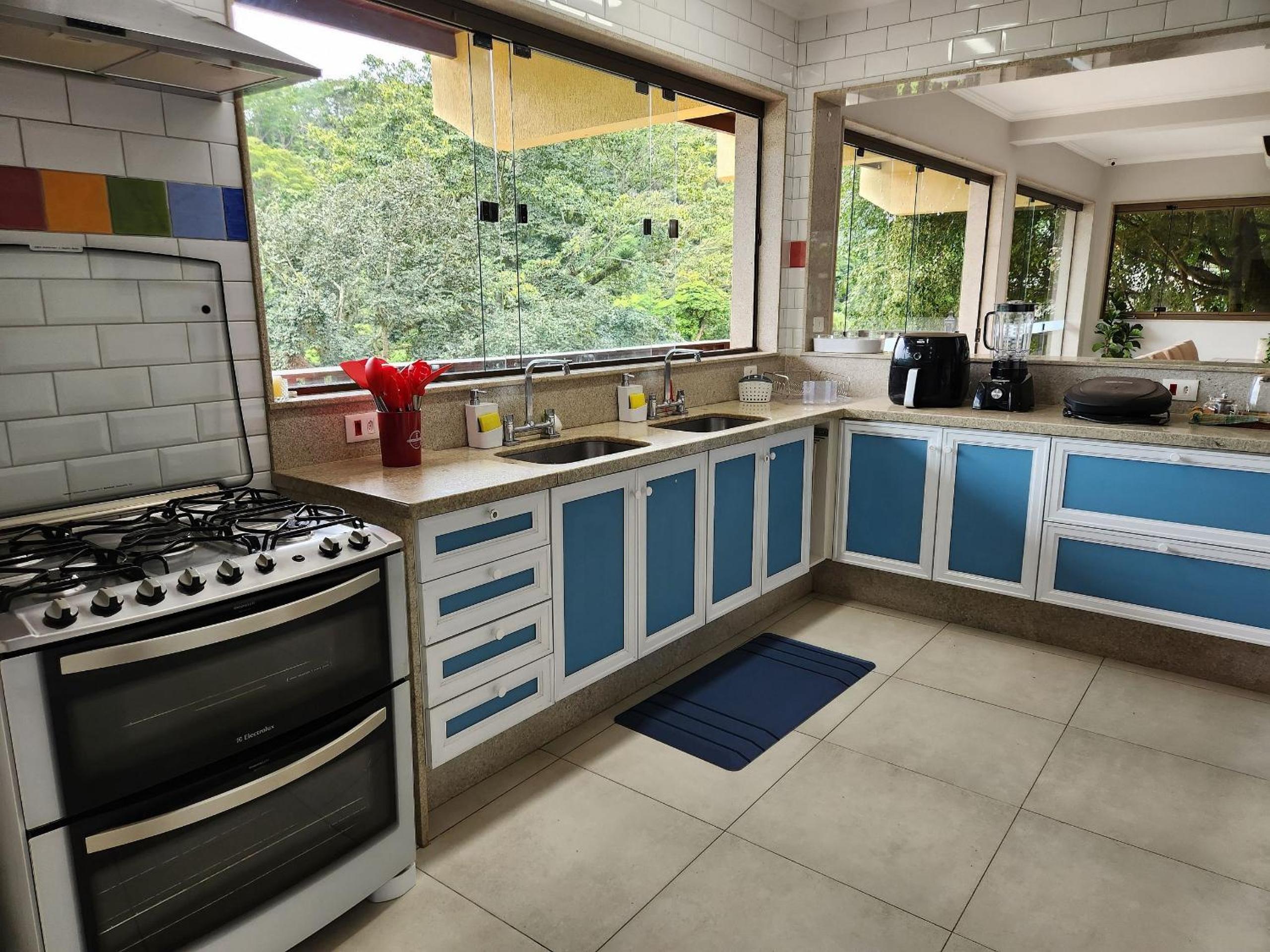 Casa Feliz: serviço, hidro aquecida, piscina