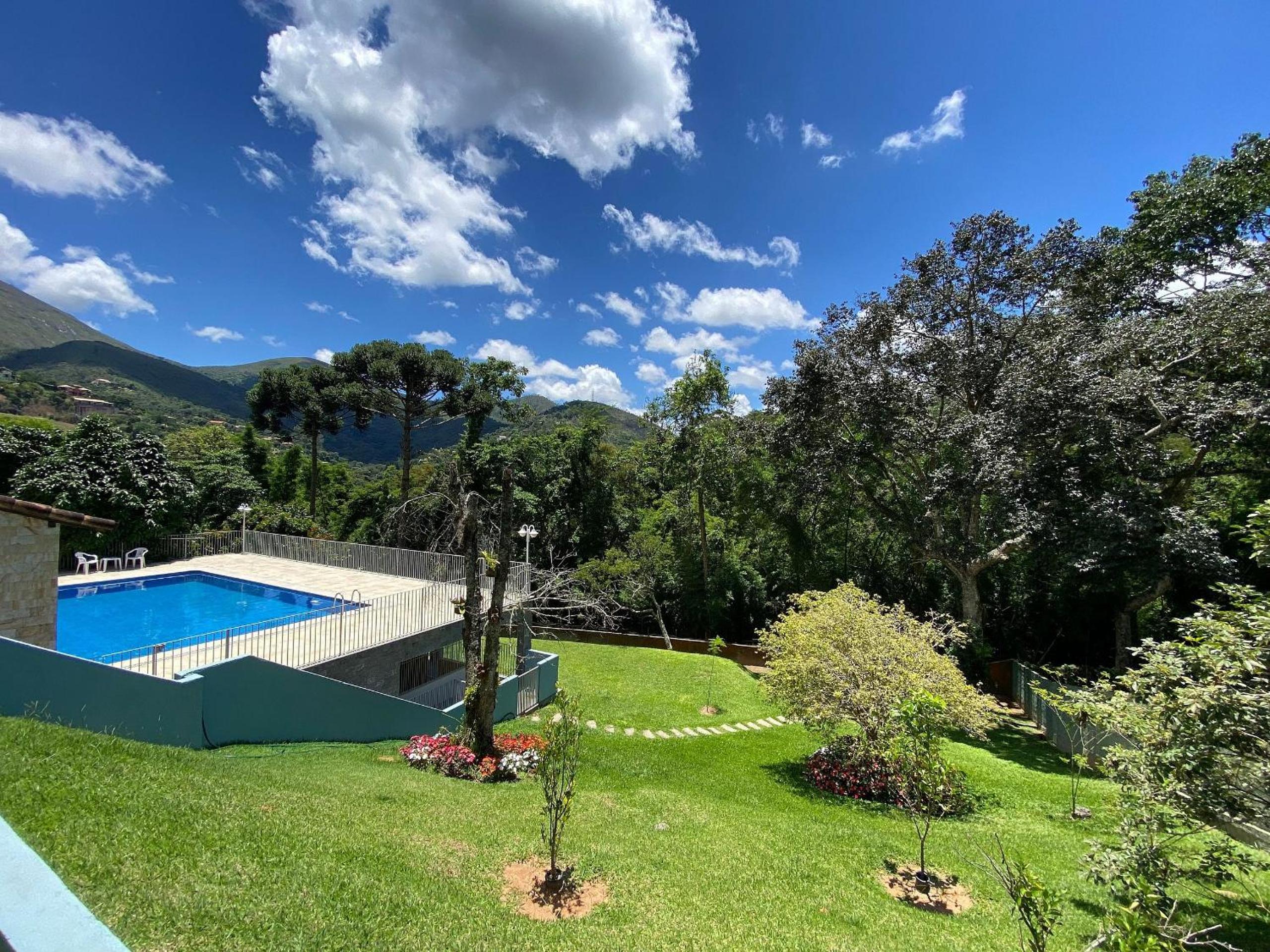 Casa Feliz: serviço, hidro aquecida, piscina