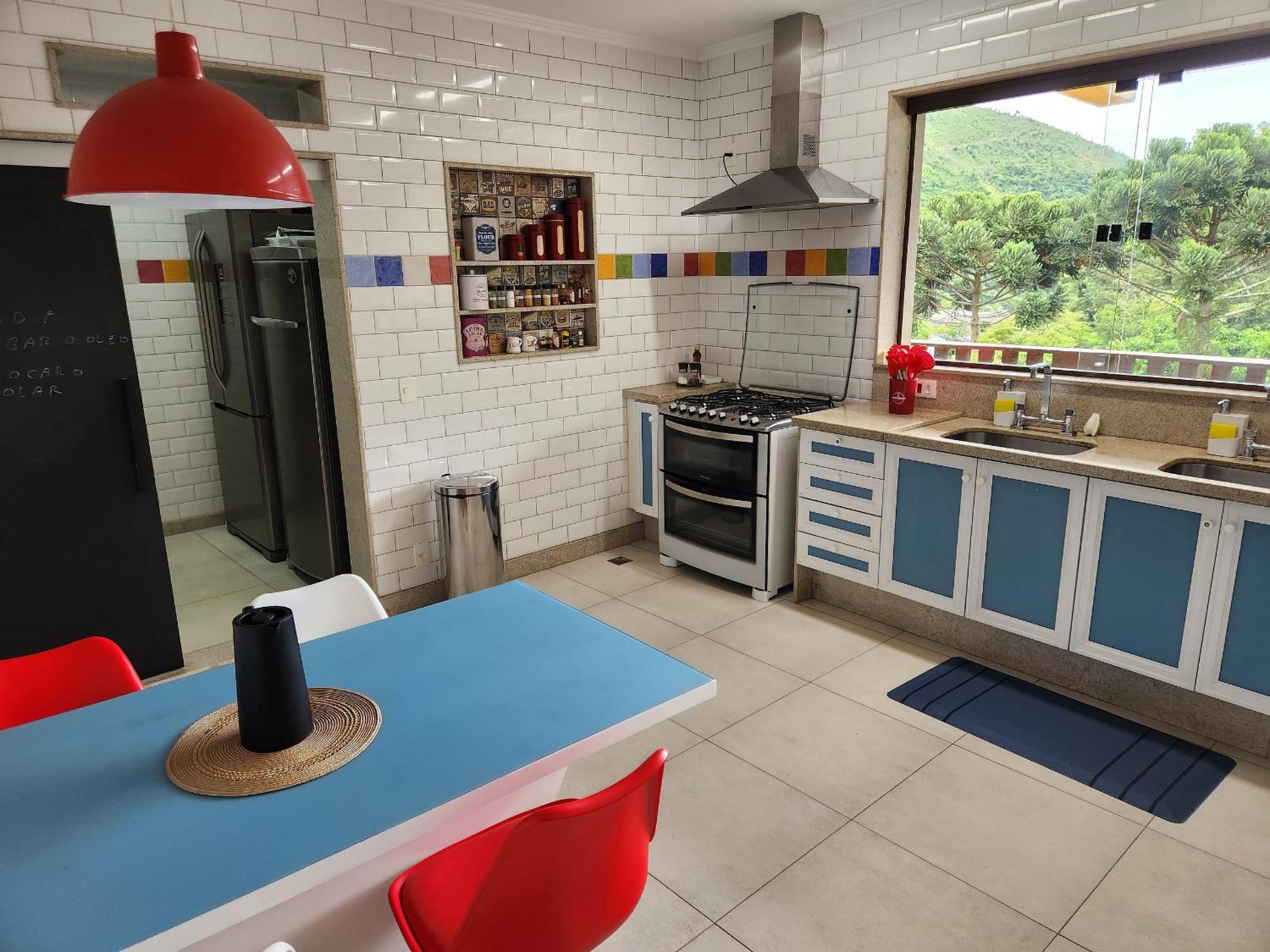 Casa Feliz: serviço, hidro aquecida, piscina