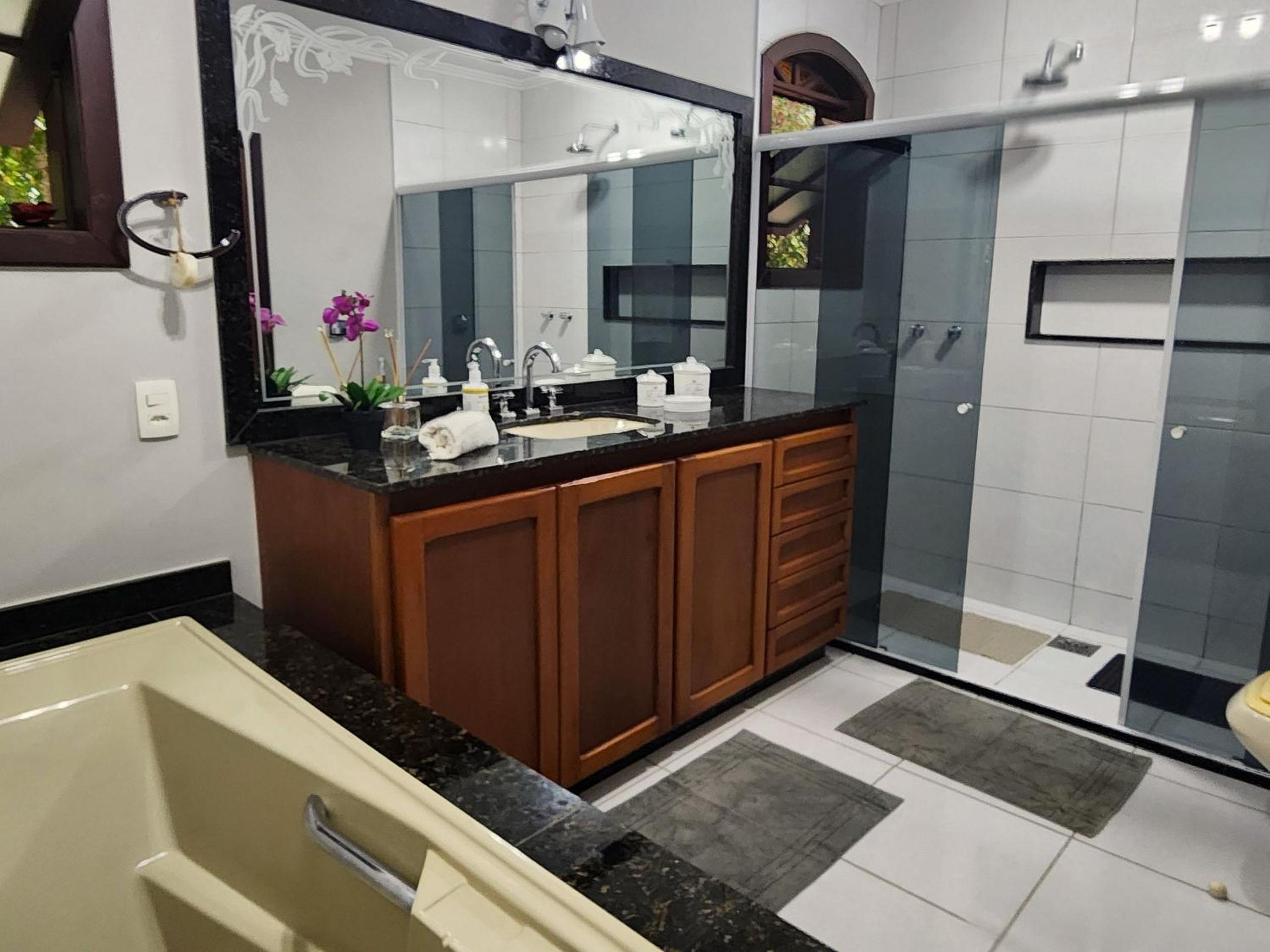 Casa Feliz: serviço, hidro aquecida, piscina