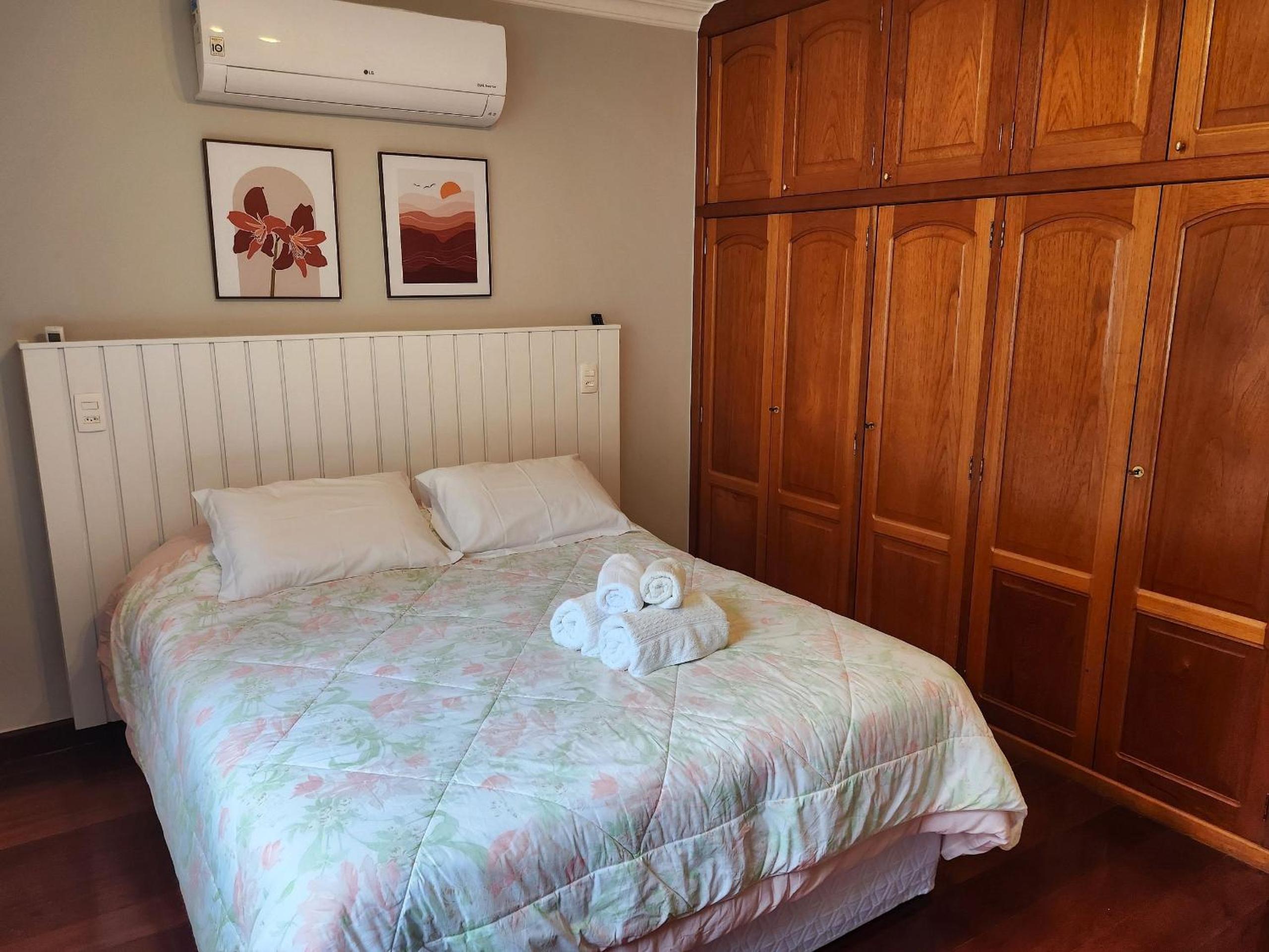 Casa Feliz: serviço, hidro aquecida, piscina