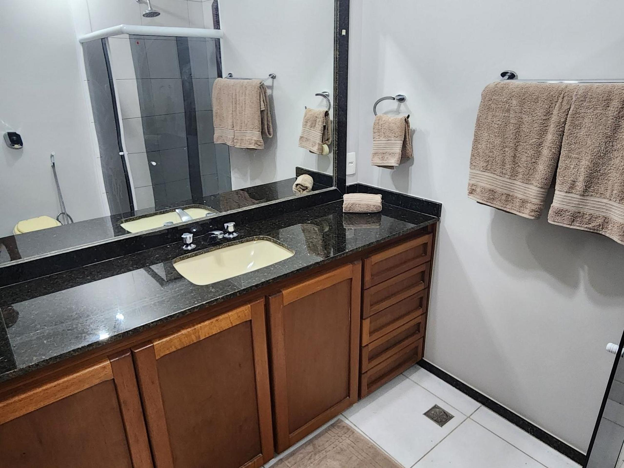 Casa Feliz: serviço, hidro aquecida, piscina