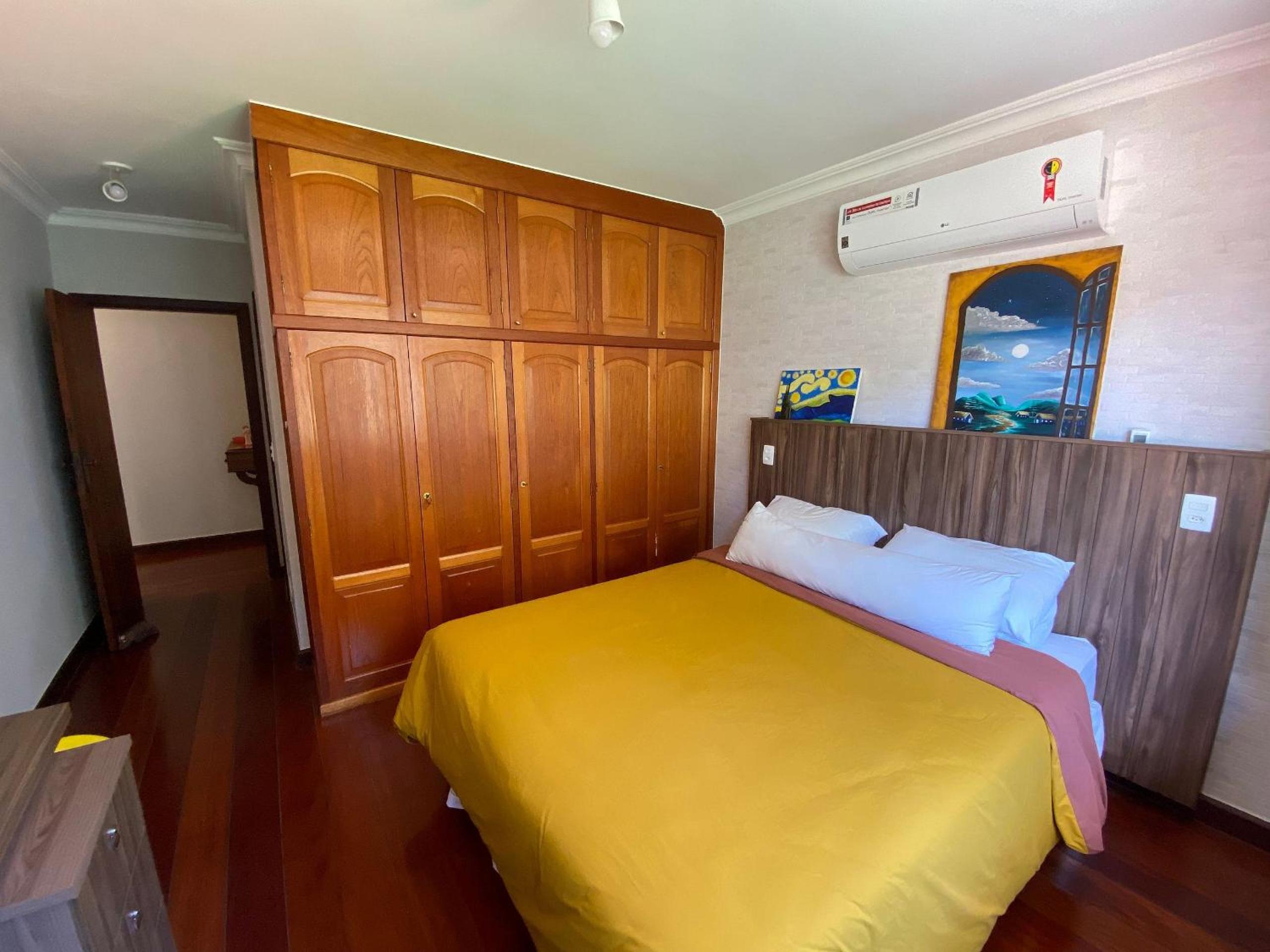 Casa Feliz: serviço, hidro aquecida, piscina