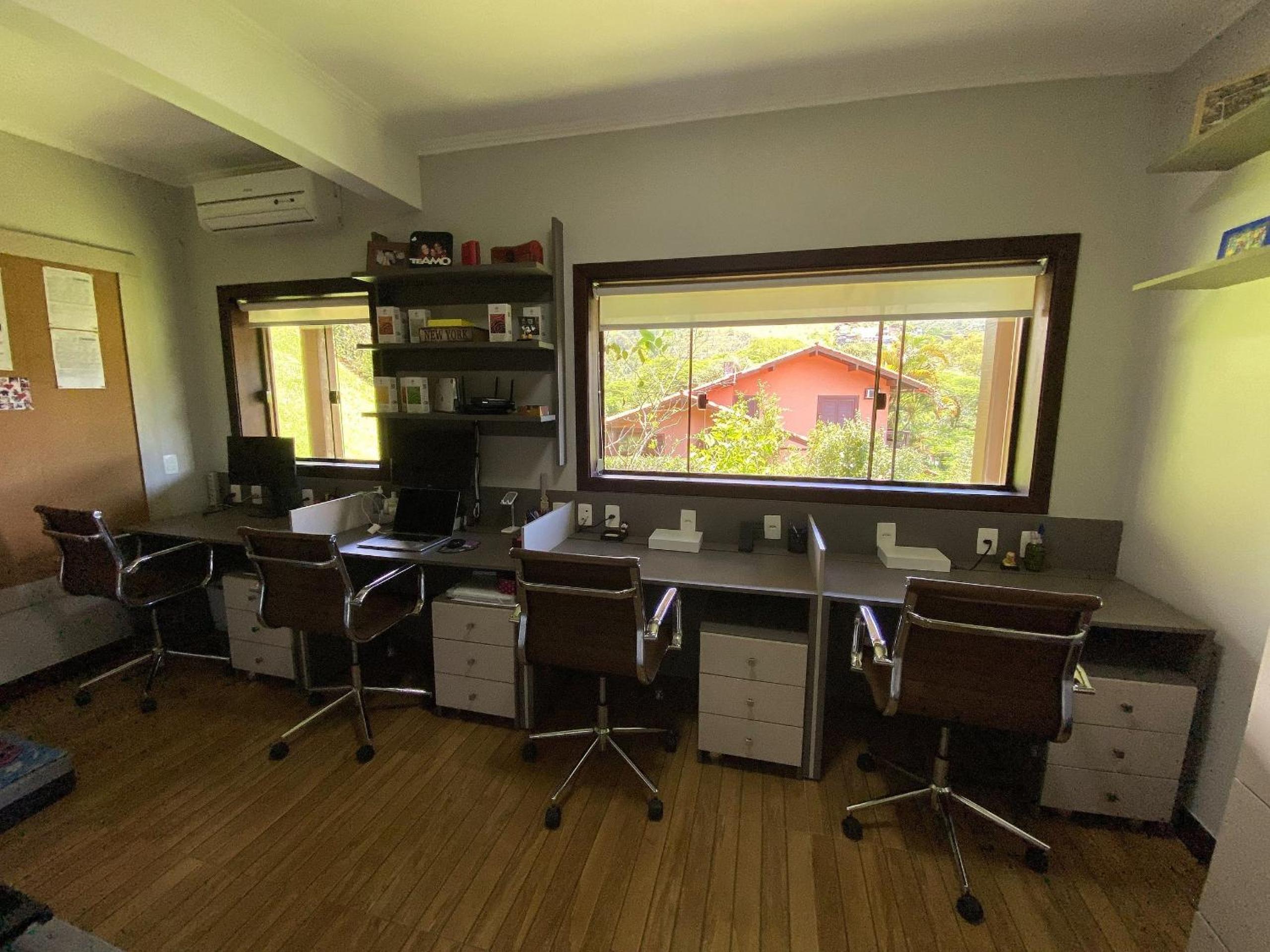 Casa Feliz: serviço, hidro aquecida, piscina