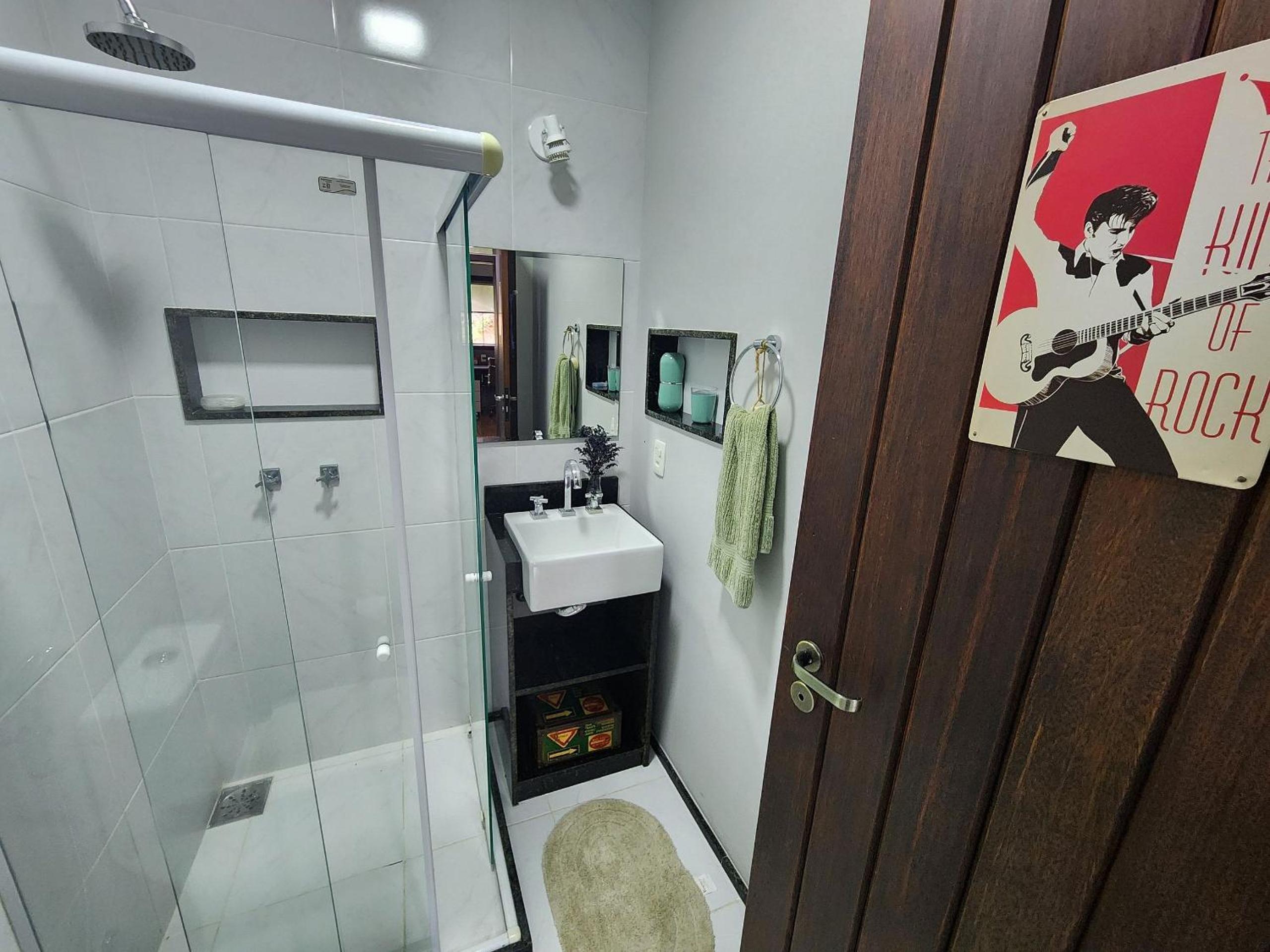 Casa Feliz: serviço, hidro aquecida, piscina