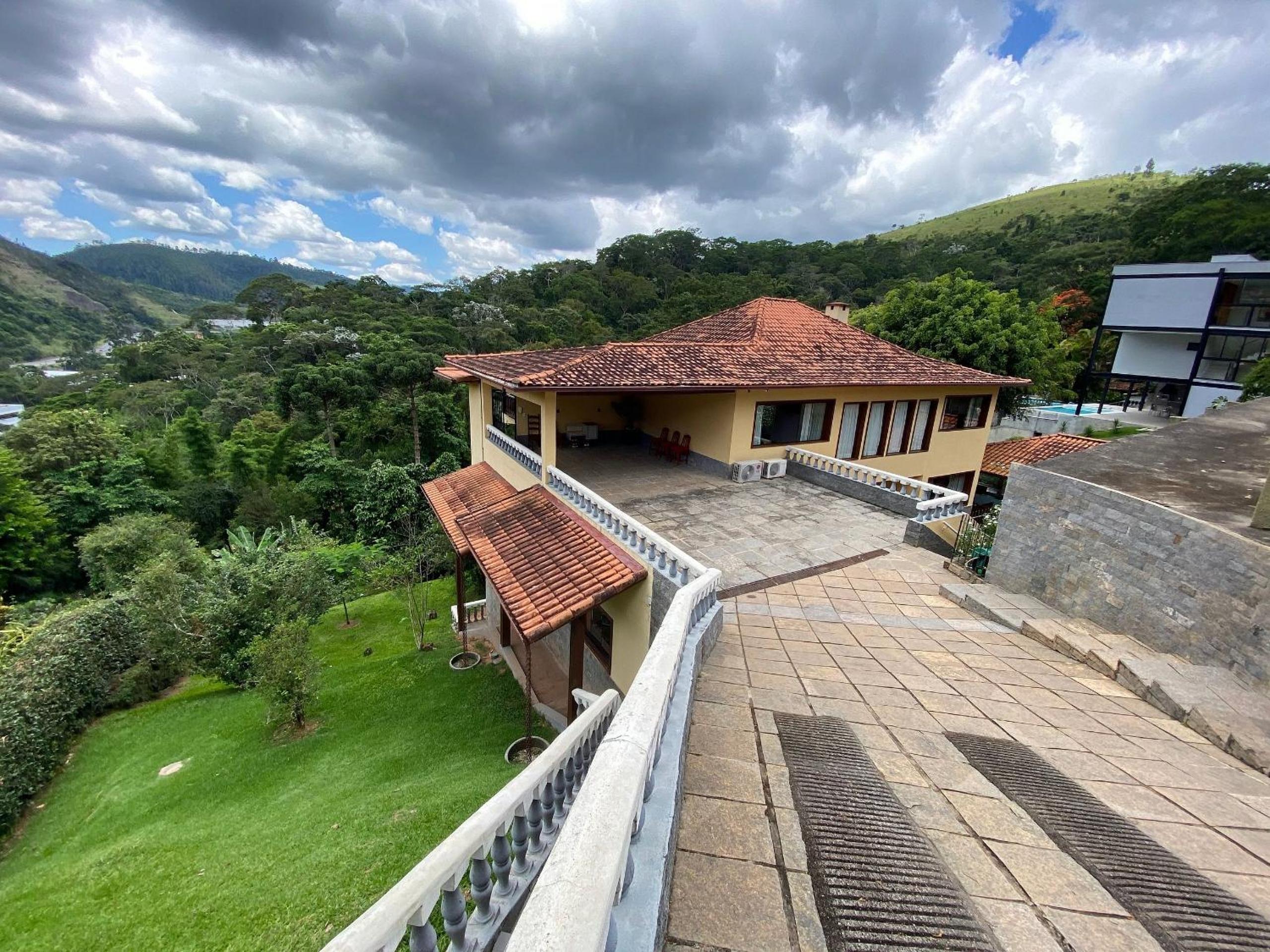Casa Feliz: serviço, hidro aquecida, piscina