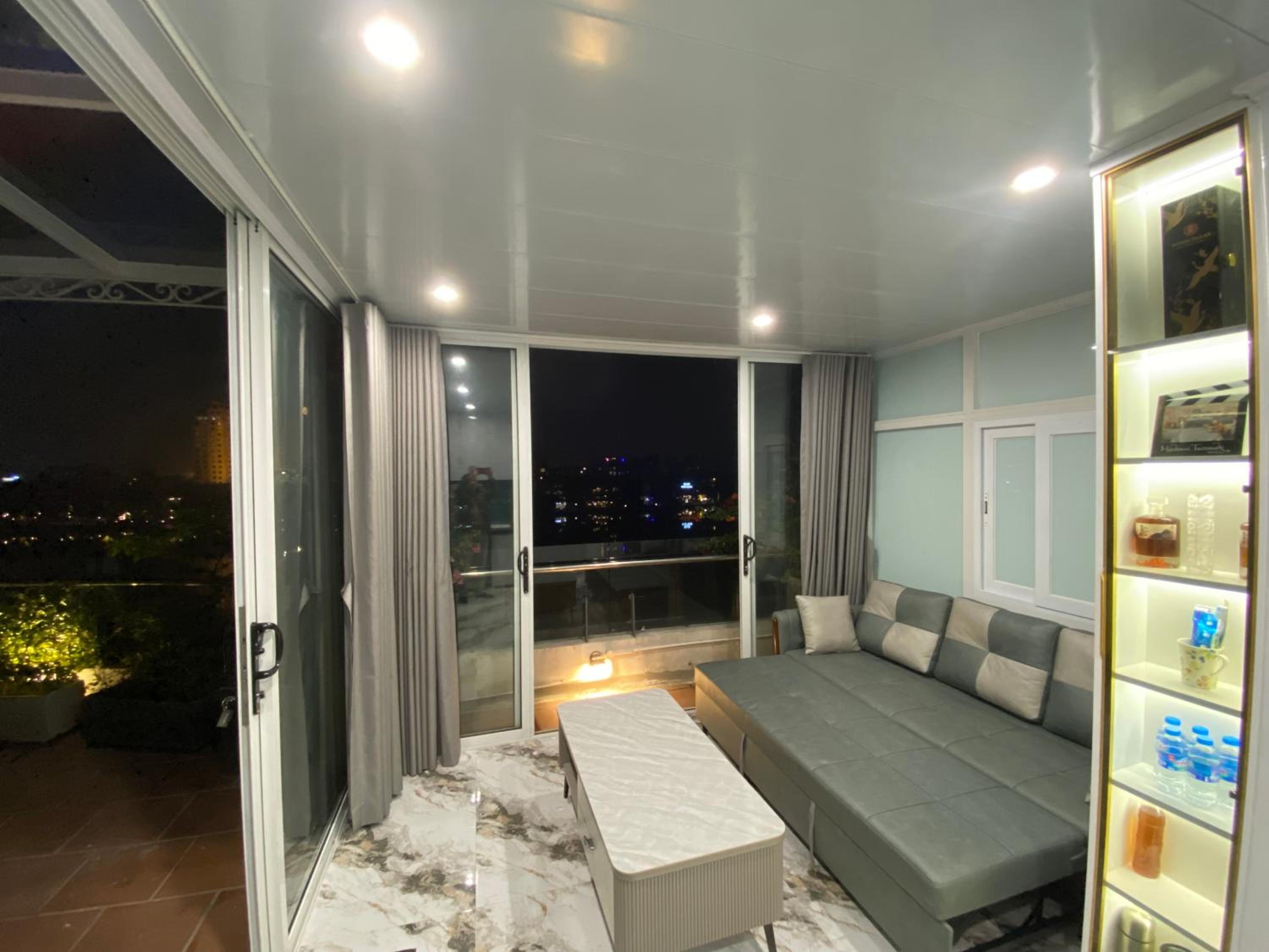 Căn hộ sân thượng tầng 7 view Hồ Tây