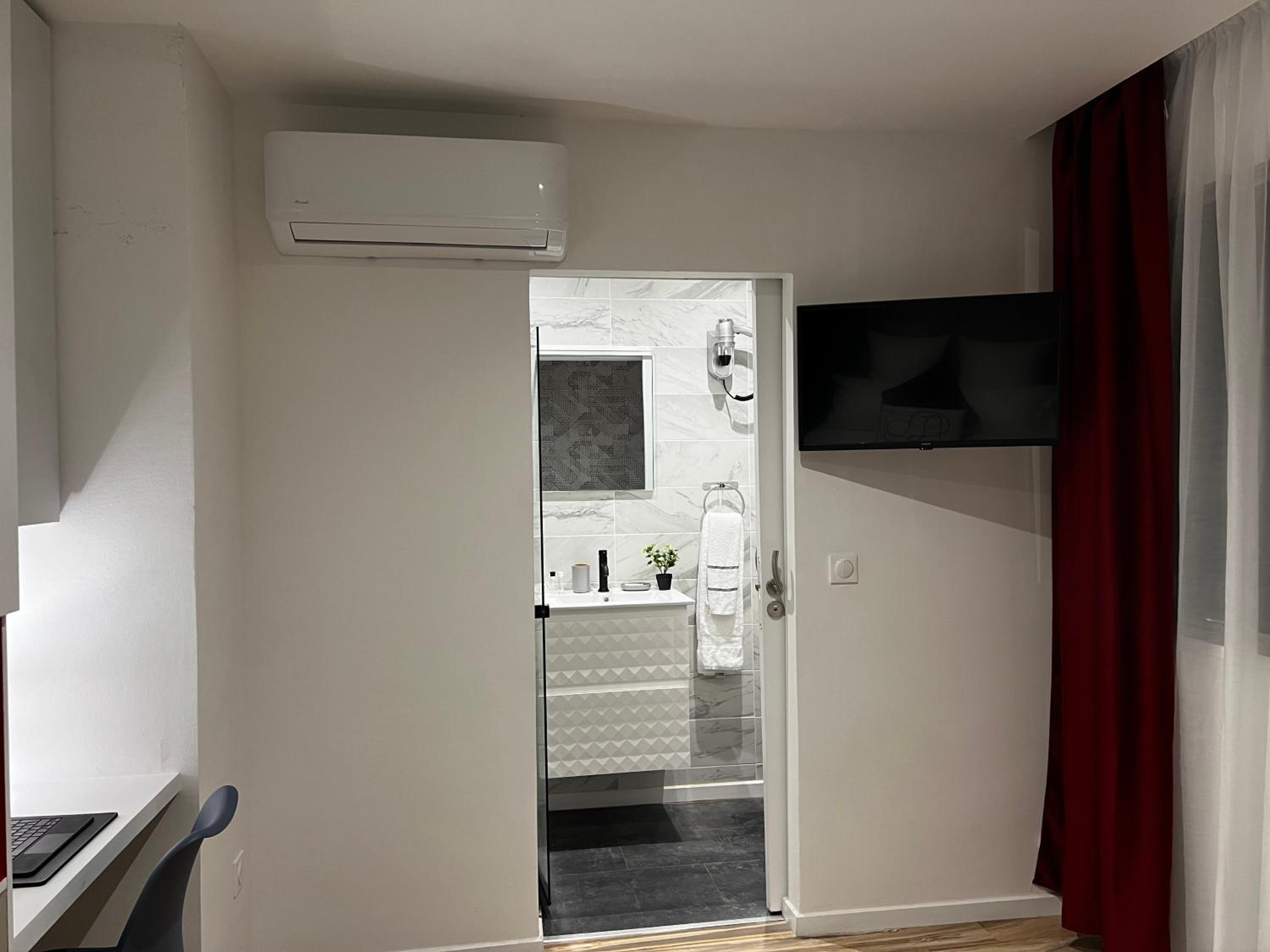 hotel room