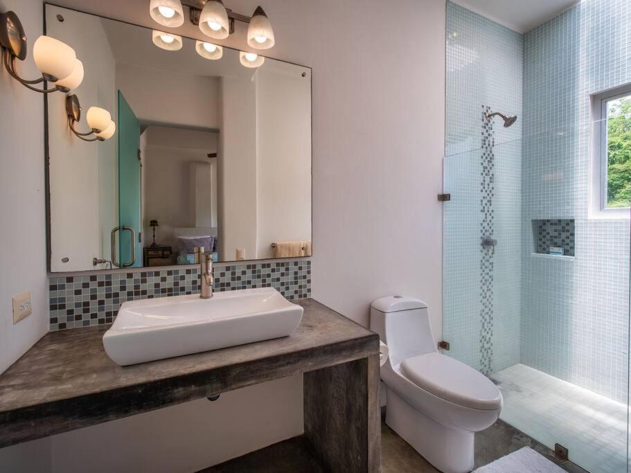 Casa Volare - Contemporary Oceanfront Villa view 4