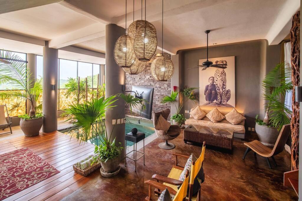 Casa Volare - Contemporary Oceanfront Villa view 5