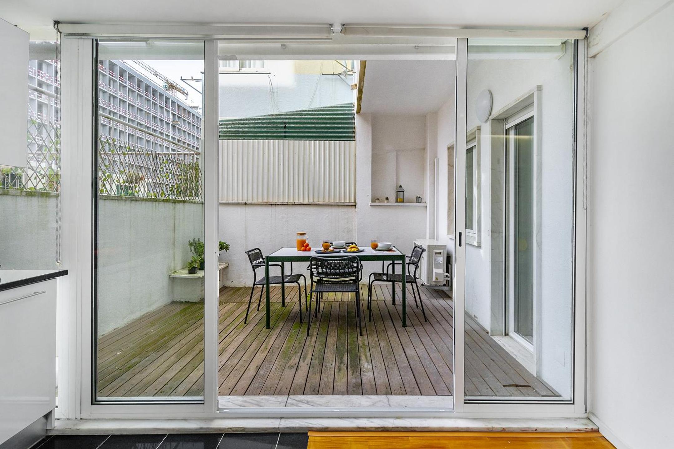 WHome Central City Serenity: Entrecampos Terrace Haven view 2