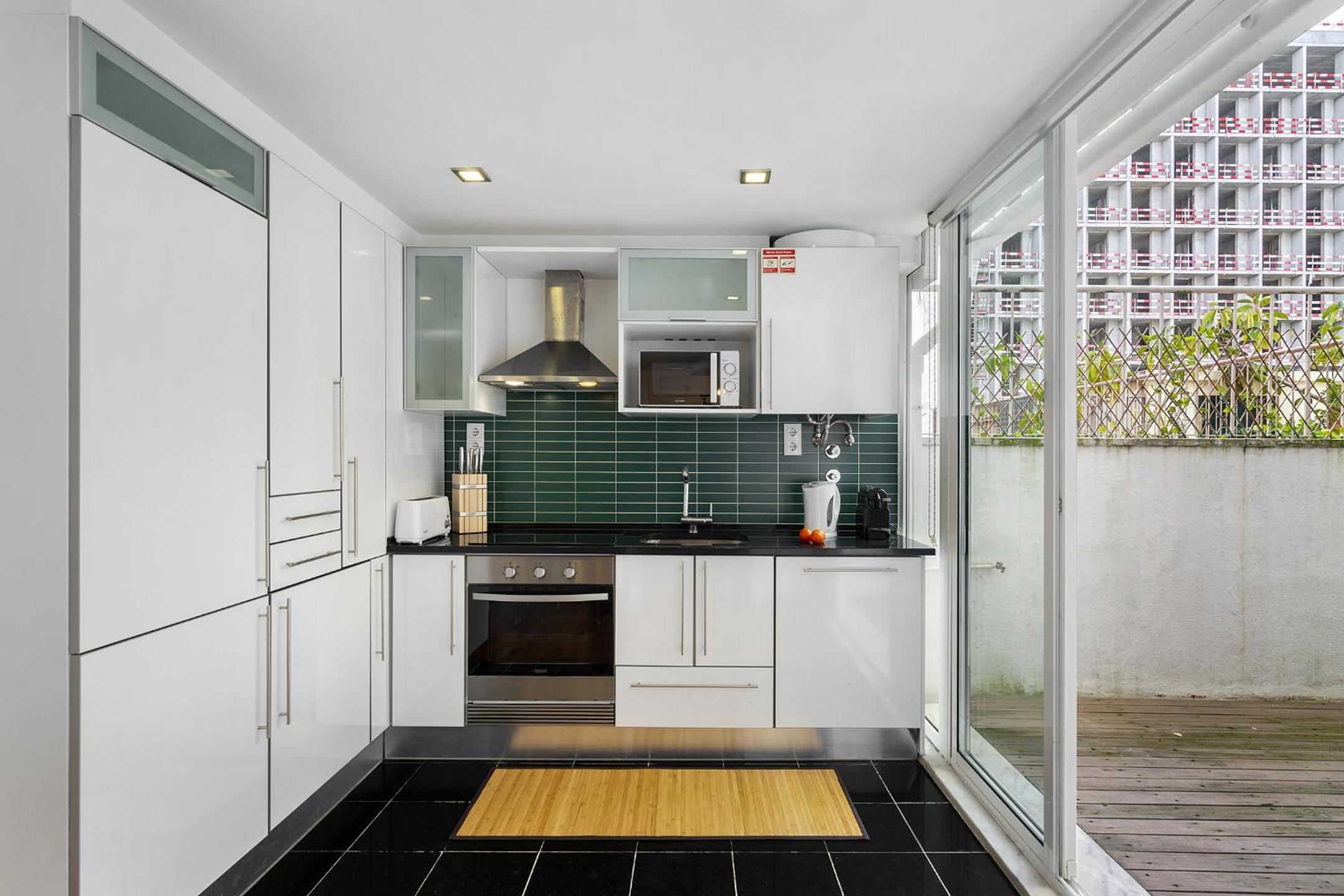WHome Central City Serenity: Entrecampos Terrace Haven view 3