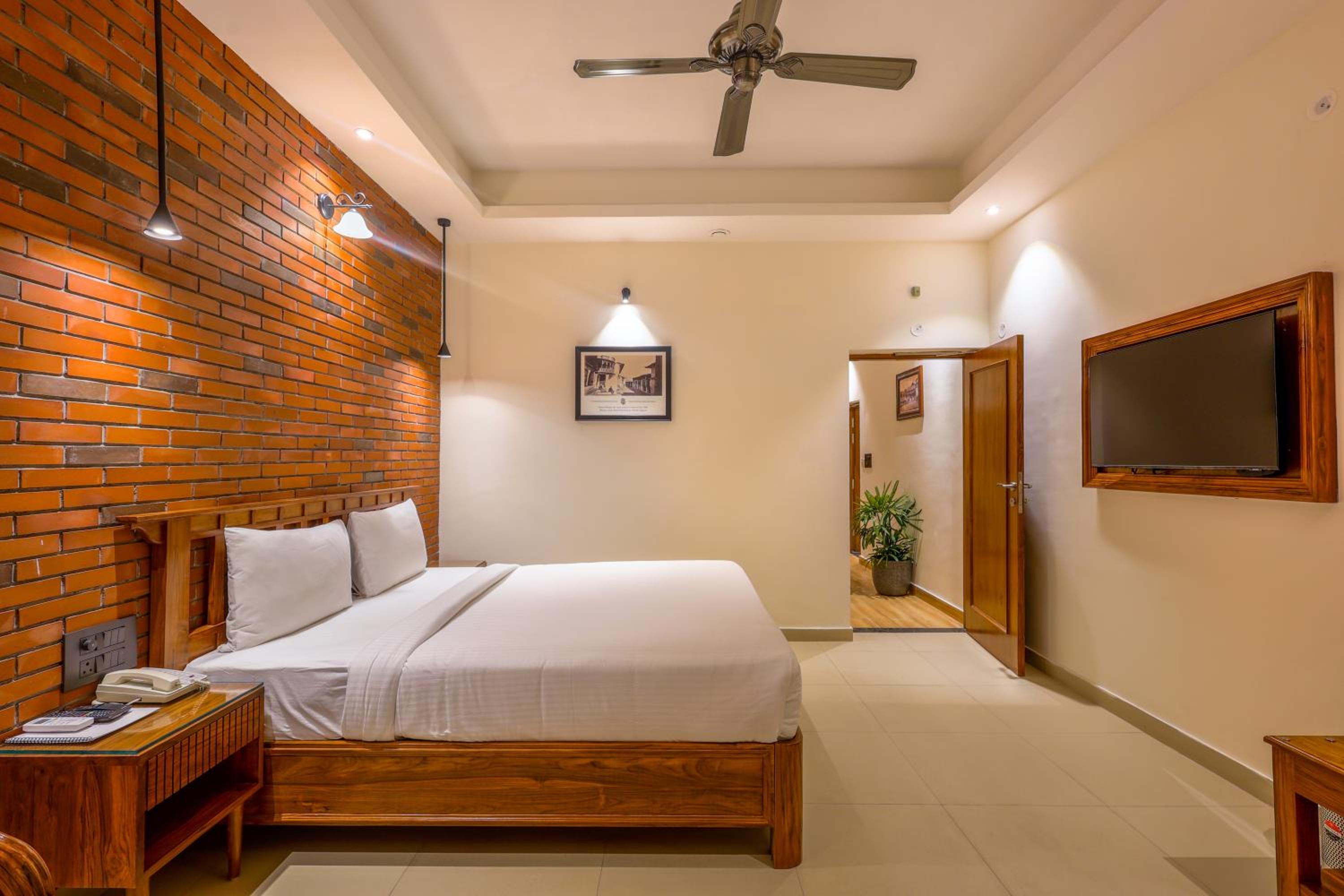 Hotel Lalit Palace view 2