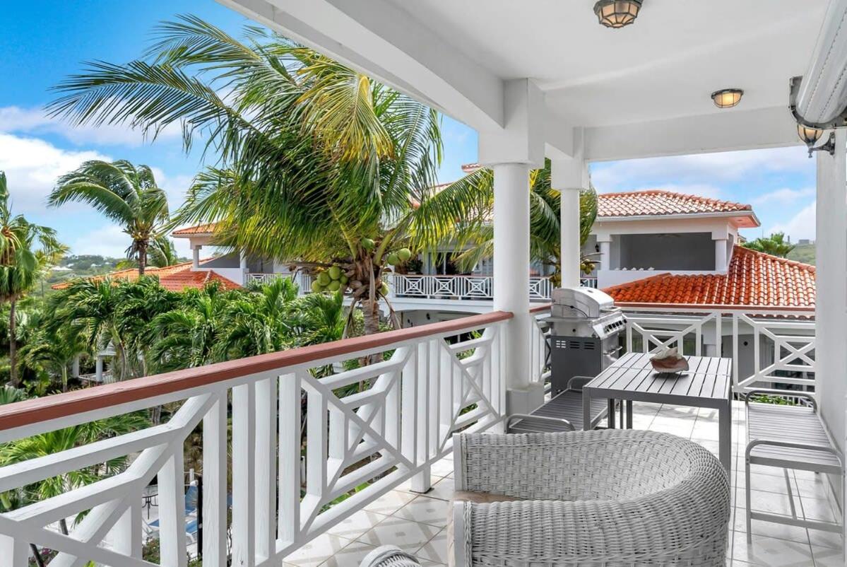 NEW Tropical Penthouse 2 Pools Beach 10min Walk view 5