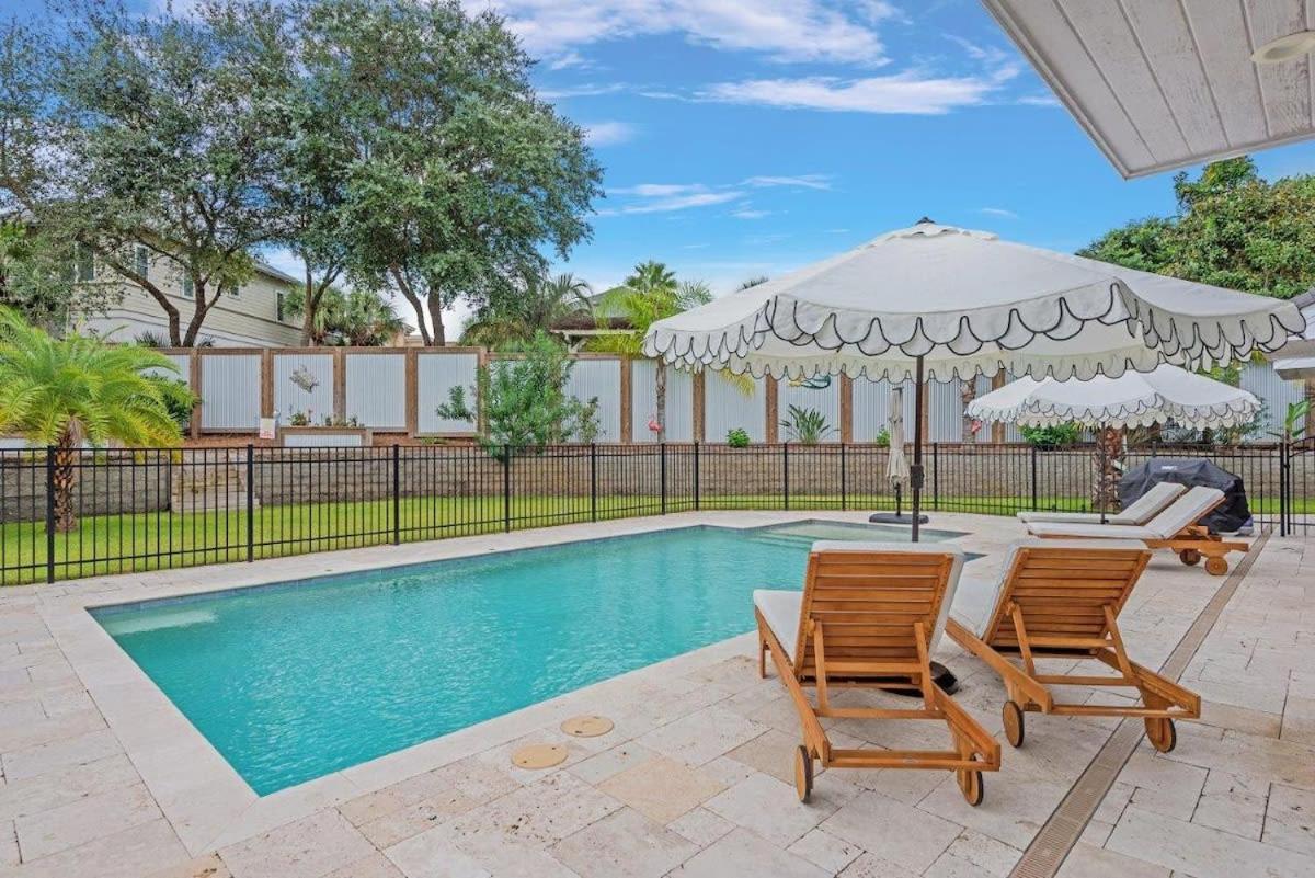 SOUTHERN SEABREEZE 5BR POOL & BEACH by Barclé view 4