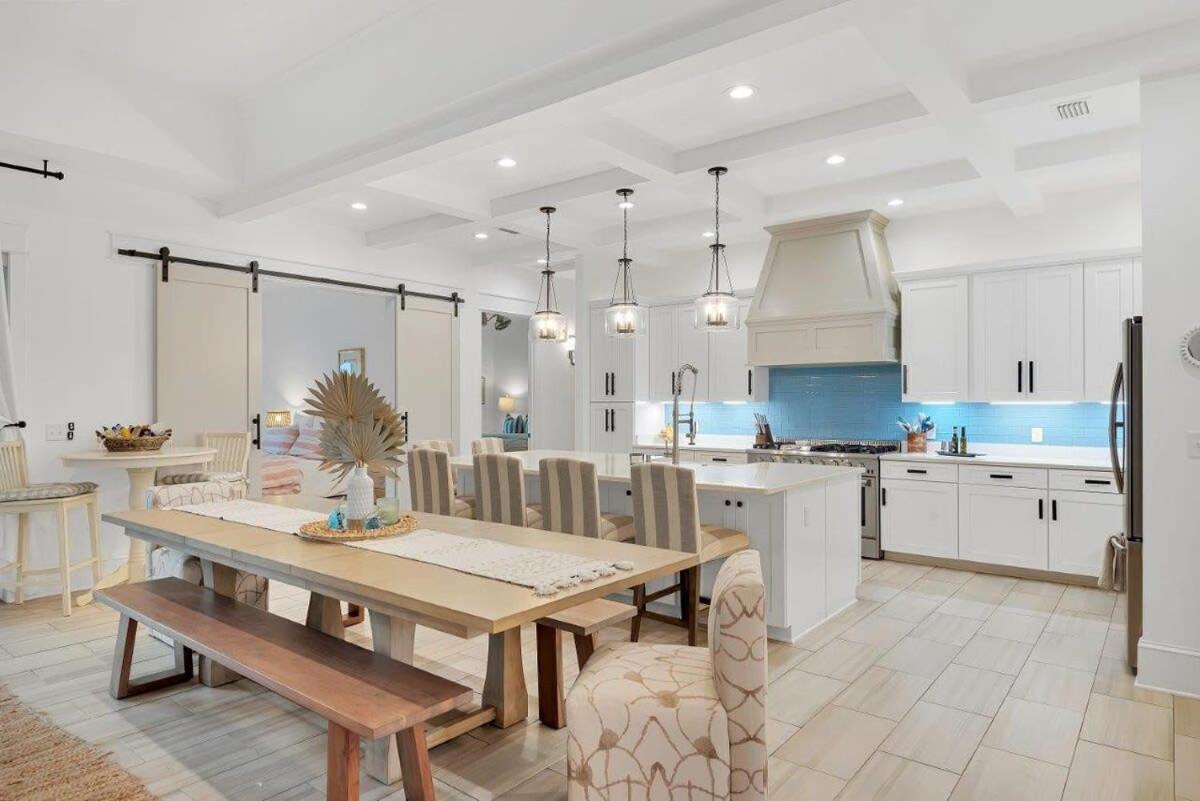 SOUTHERN SEABREEZE 5BR POOL & BEACH by Barclé view 3