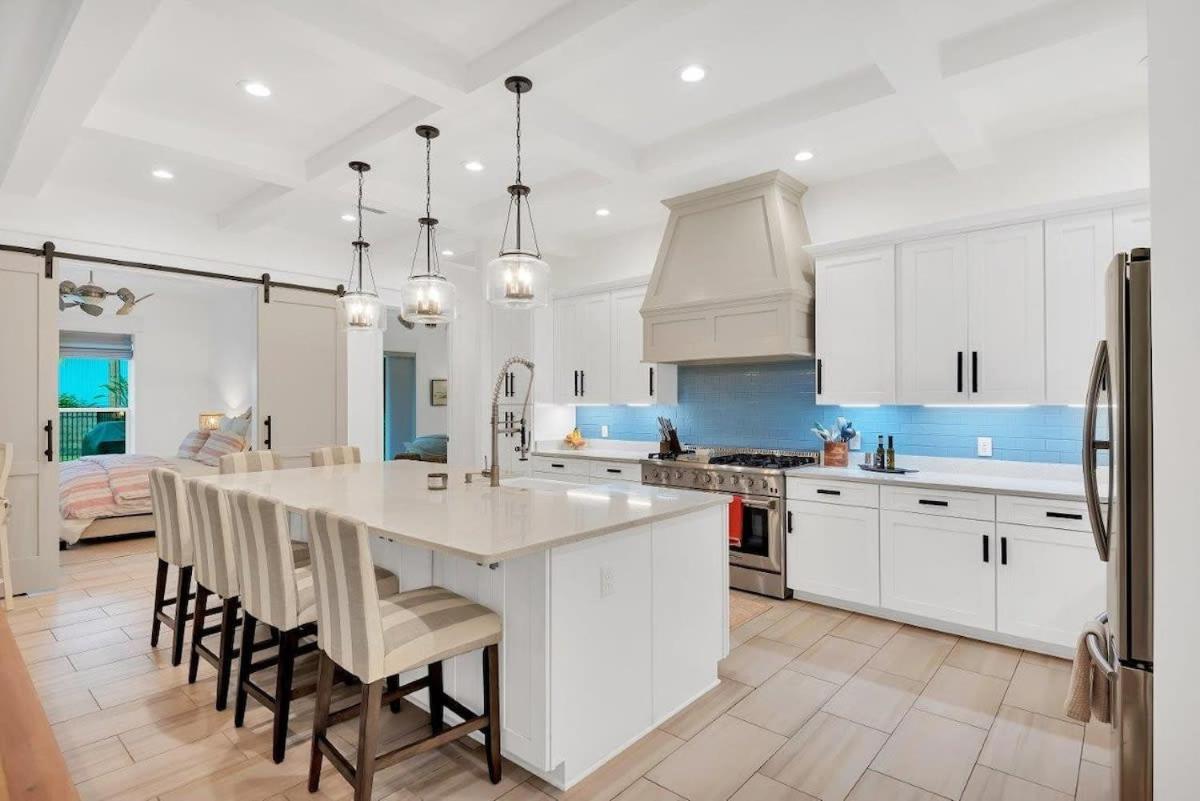 SOUTHERN SEABREEZE 5BR POOL & BEACH by Barclé view 5