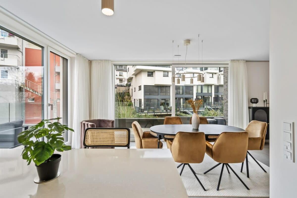 Luxury 2BR, Free Parking, Balcony view 4