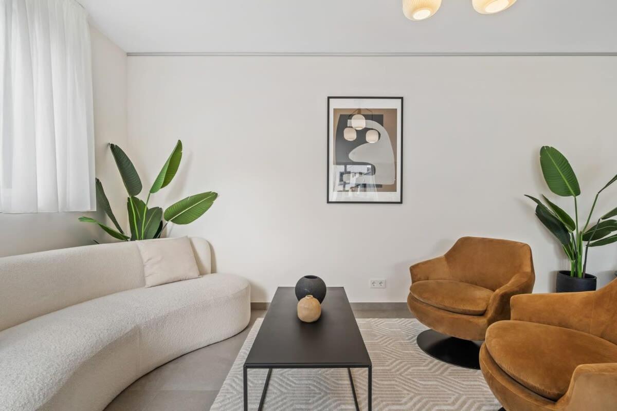 Luxury 2BR, Free Parking, Balcony view 2