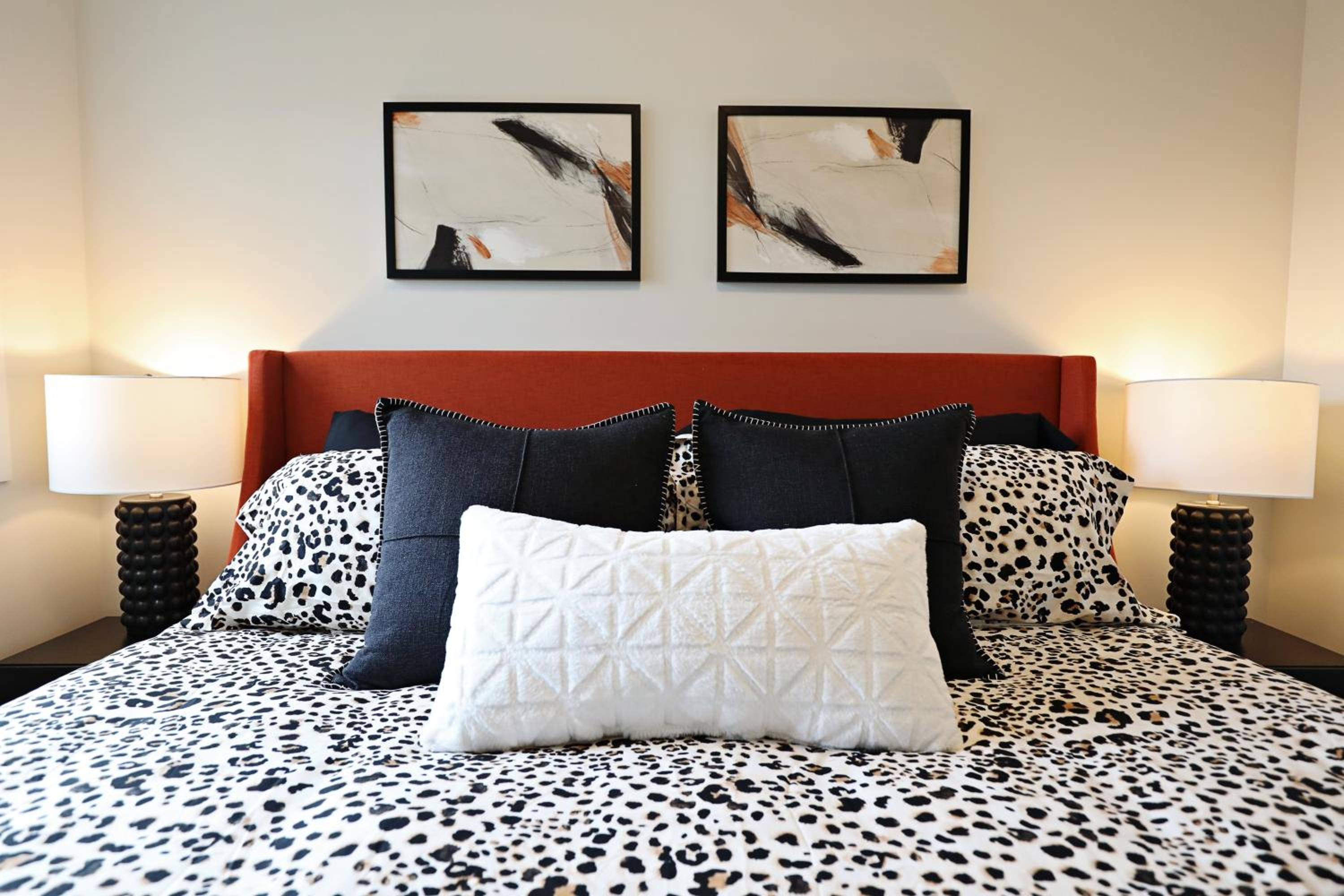 Stylish Home with AC, 3 King Beds, Garage, Disney