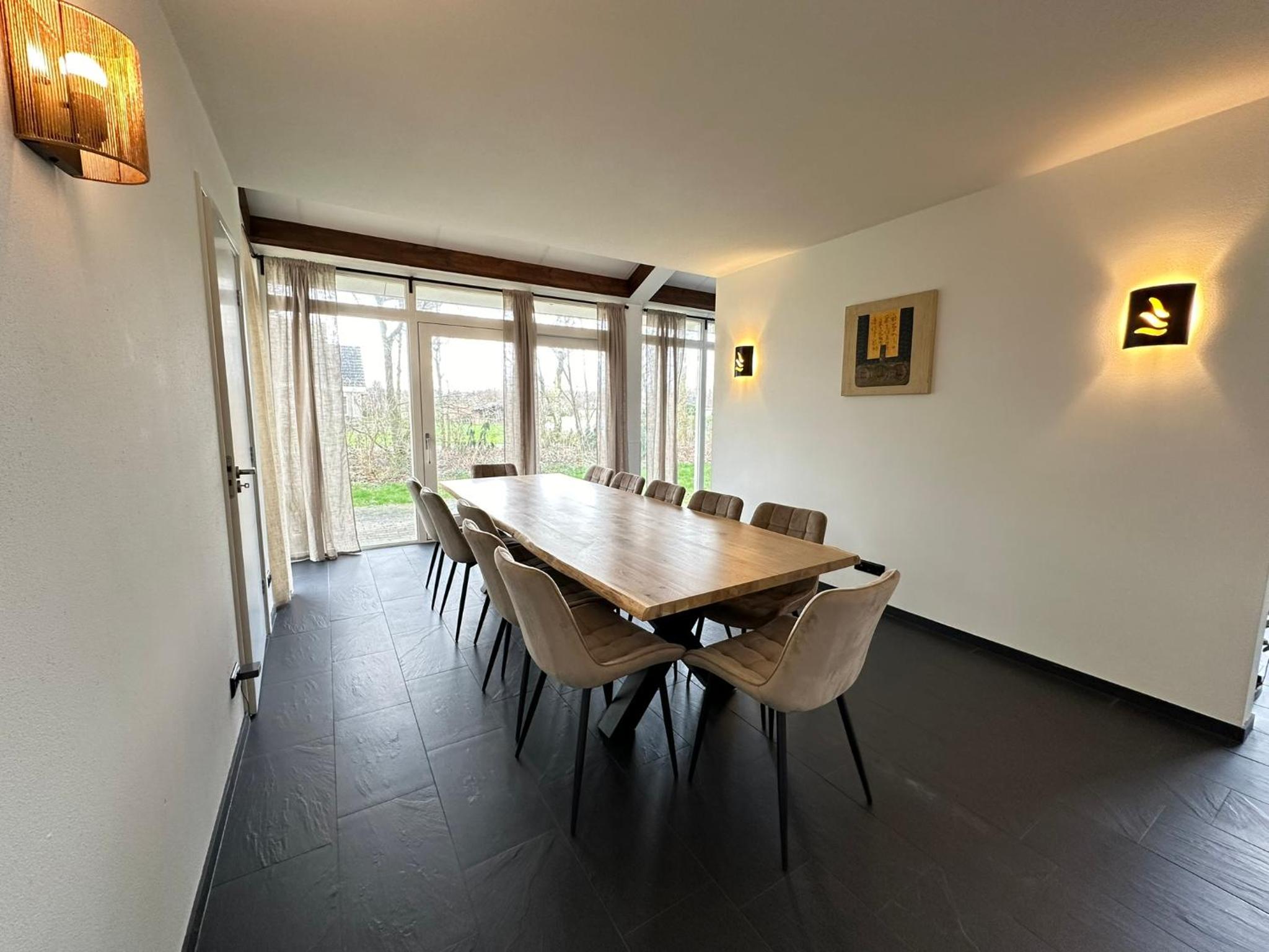 Groot vakantiehuis nabij Amsterdam inclusief jacuzzi