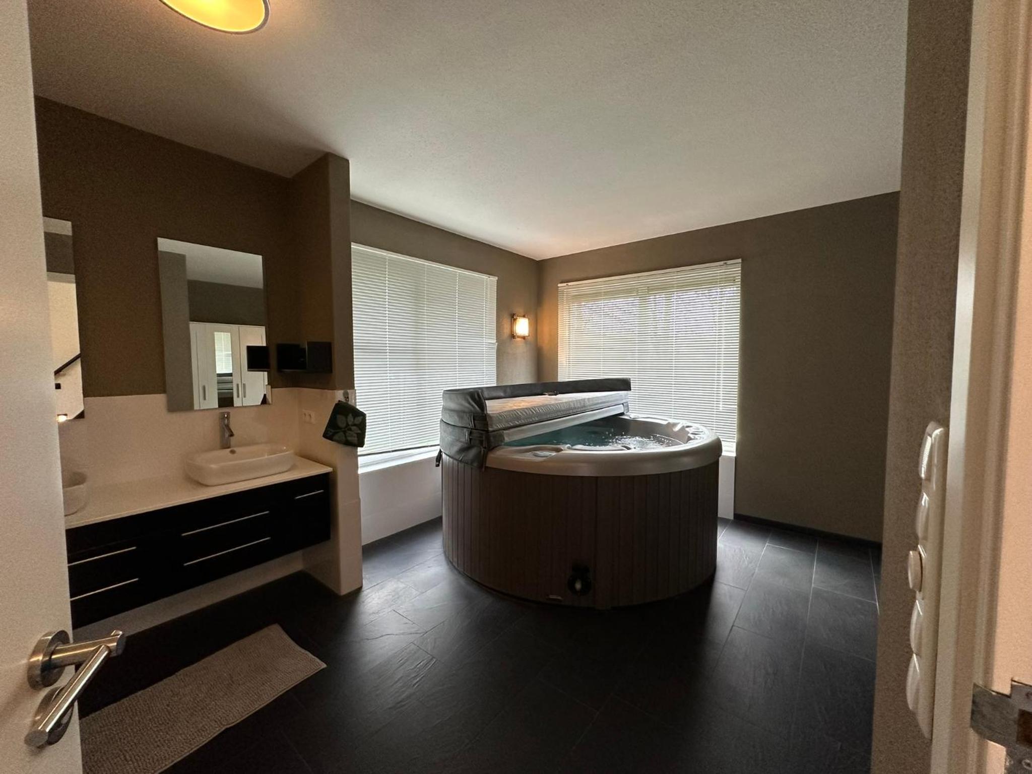 Groot vakantiehuis nabij Amsterdam inclusief jacuzzi