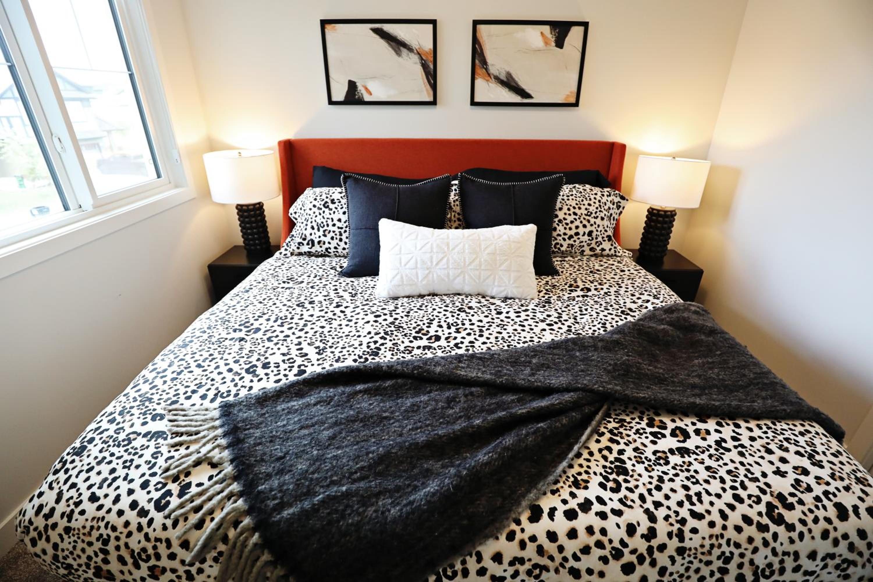 Stylish Home with AC, 3 King Beds, Garage, Disney