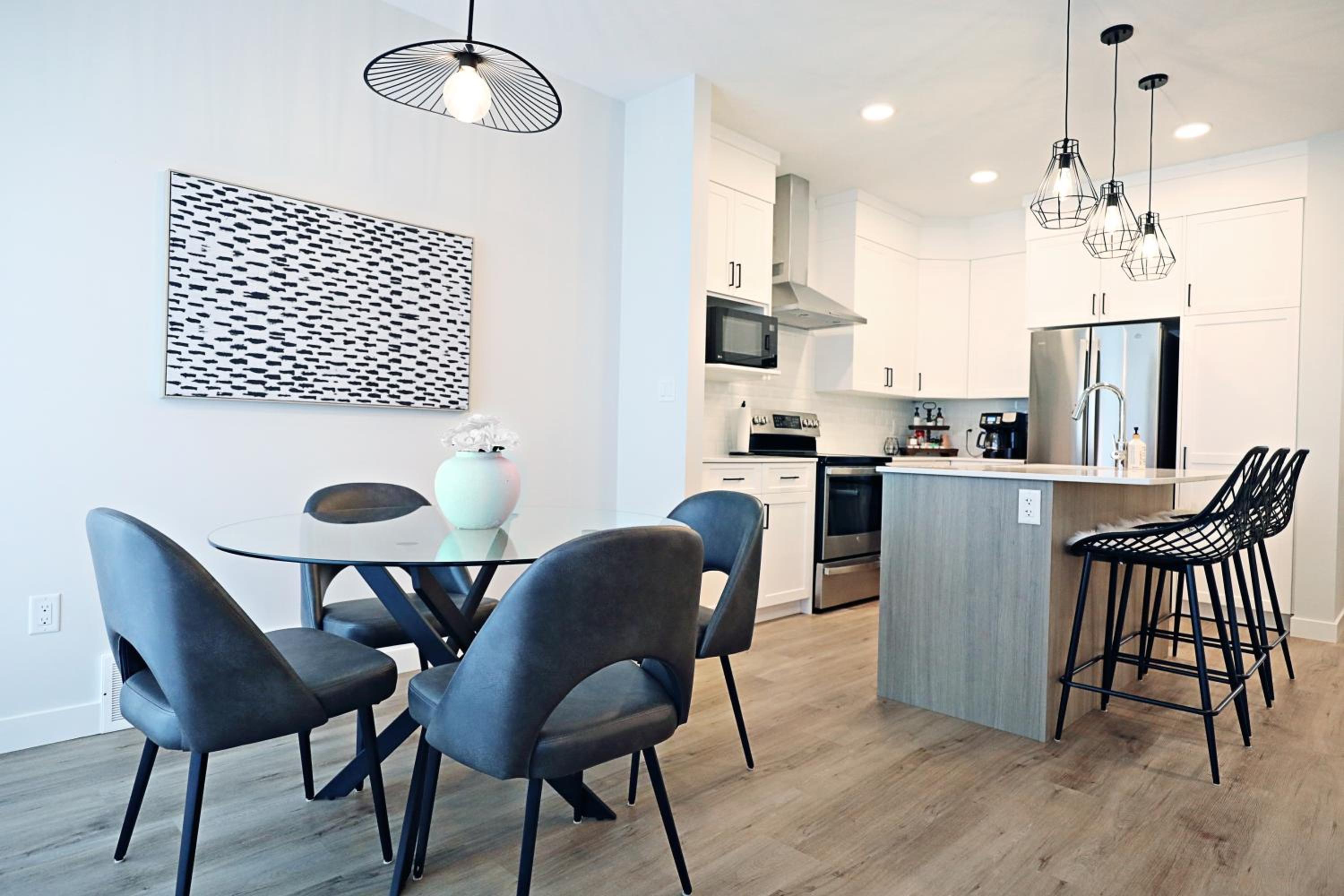Stylish Home with AC, 3 King Beds, Garage, Disney