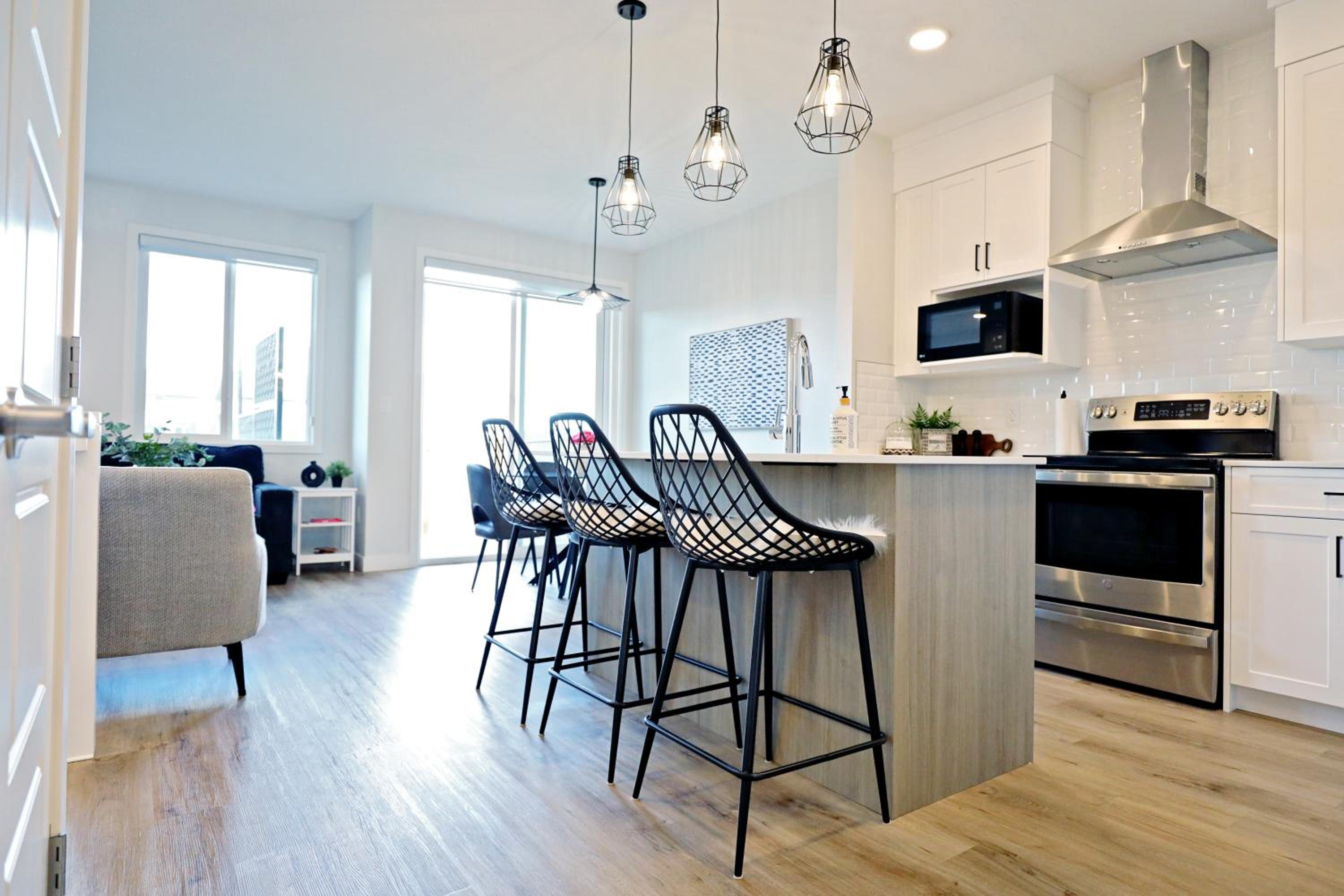 Stylish Home with AC, 3 King Beds, Garage, Disney