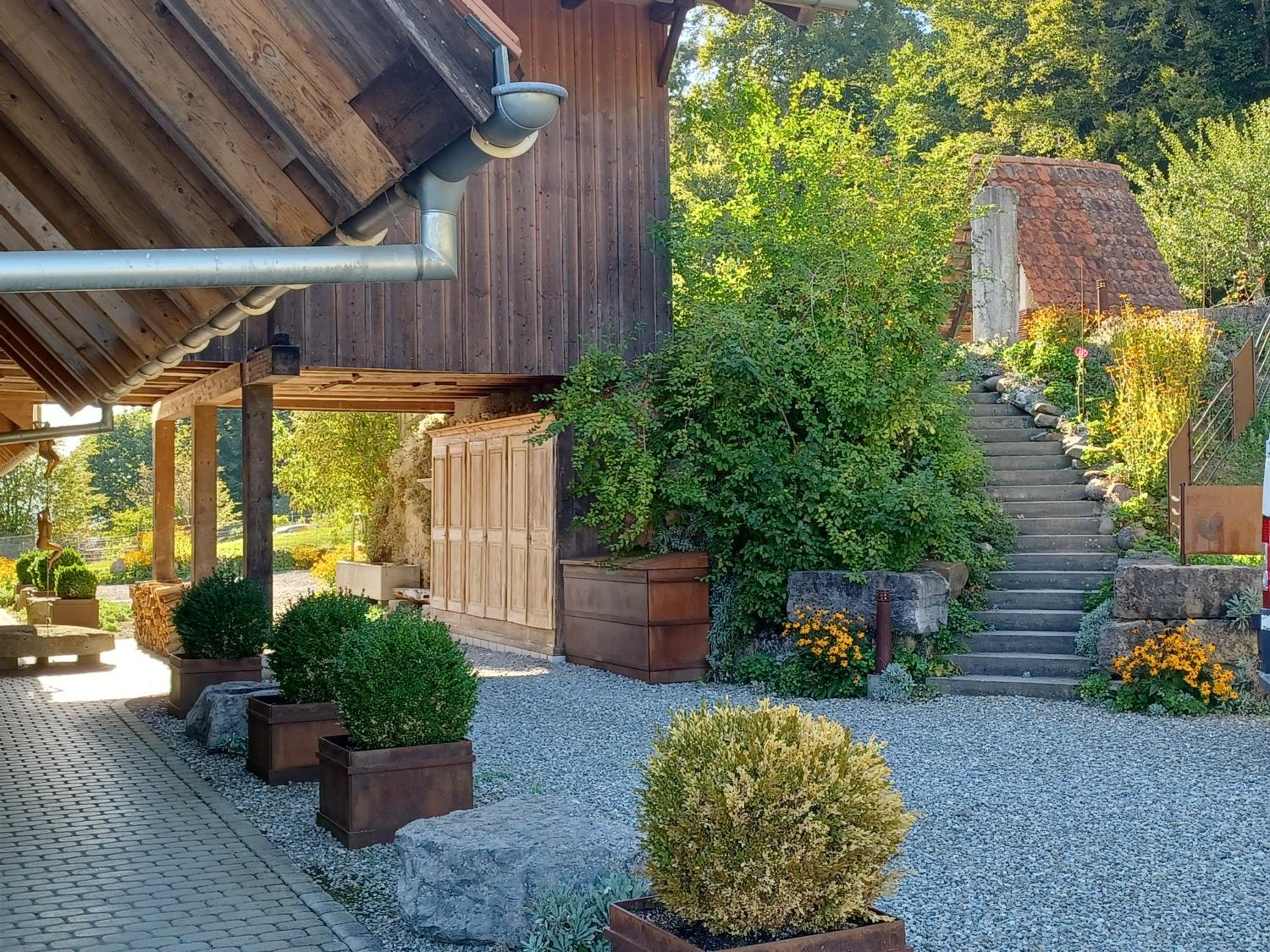 Seelodge mit Alpenblick