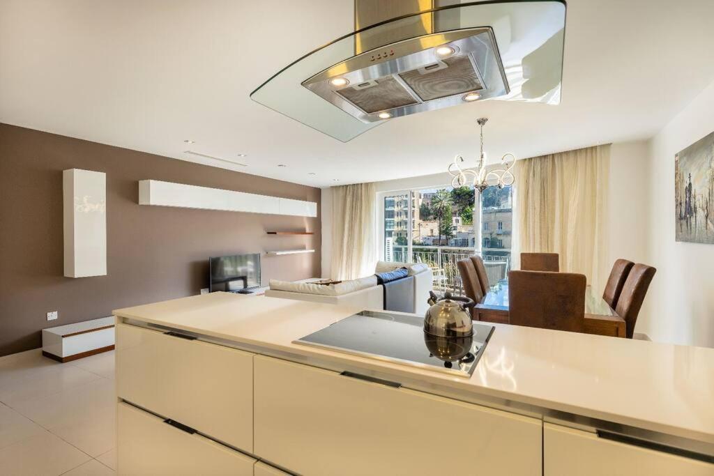 Cozy 3BD Seaside Apartment! WiFi and Great Location!