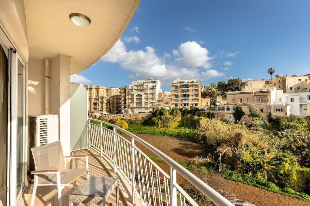 Cozy 3BD Seaside Apartment! WiFi and Great Location!